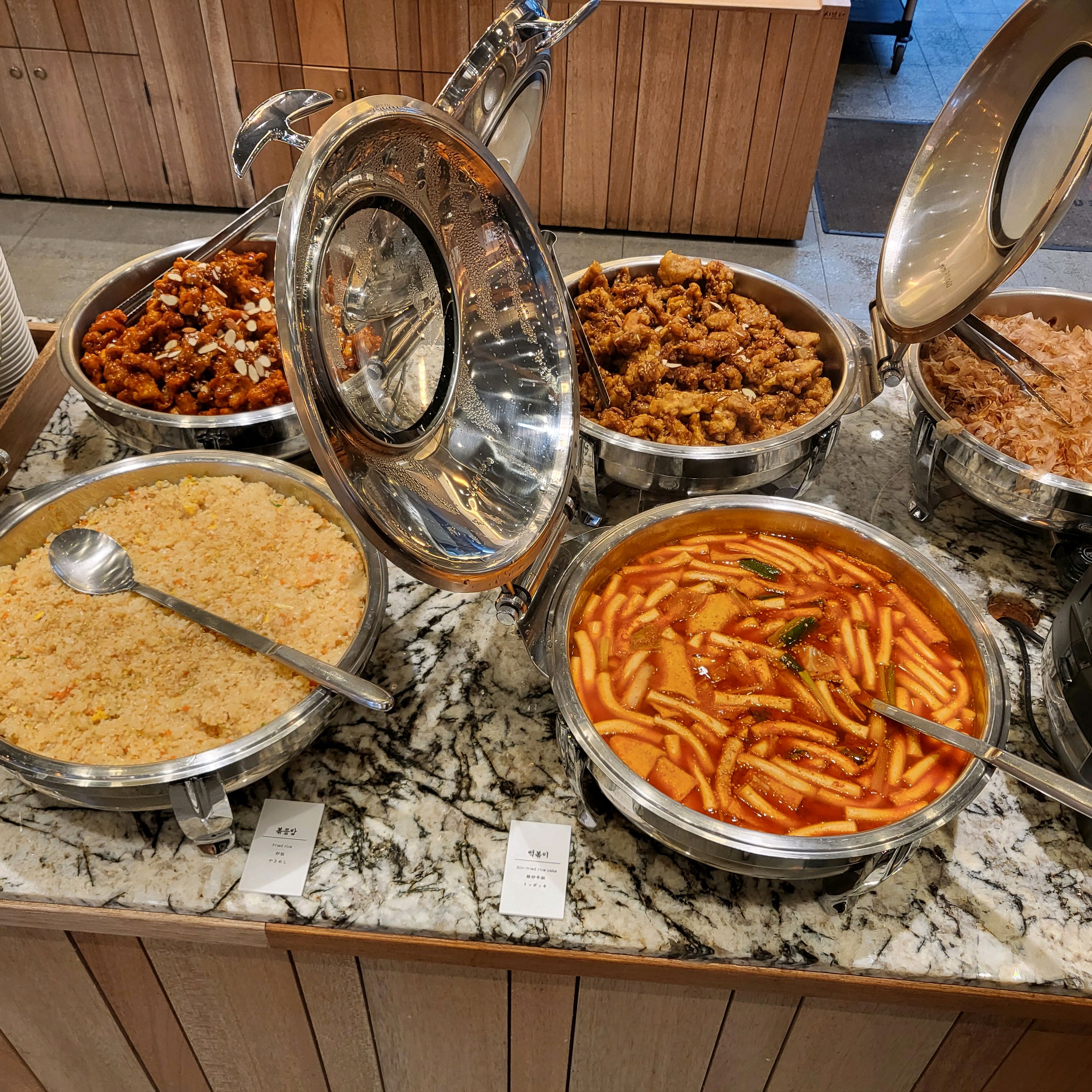 오랜만에 와서너무너무 배불리 먹고가네요~항상 고기 질이 좋고 역시 치킨 맛집~항상 올때마다