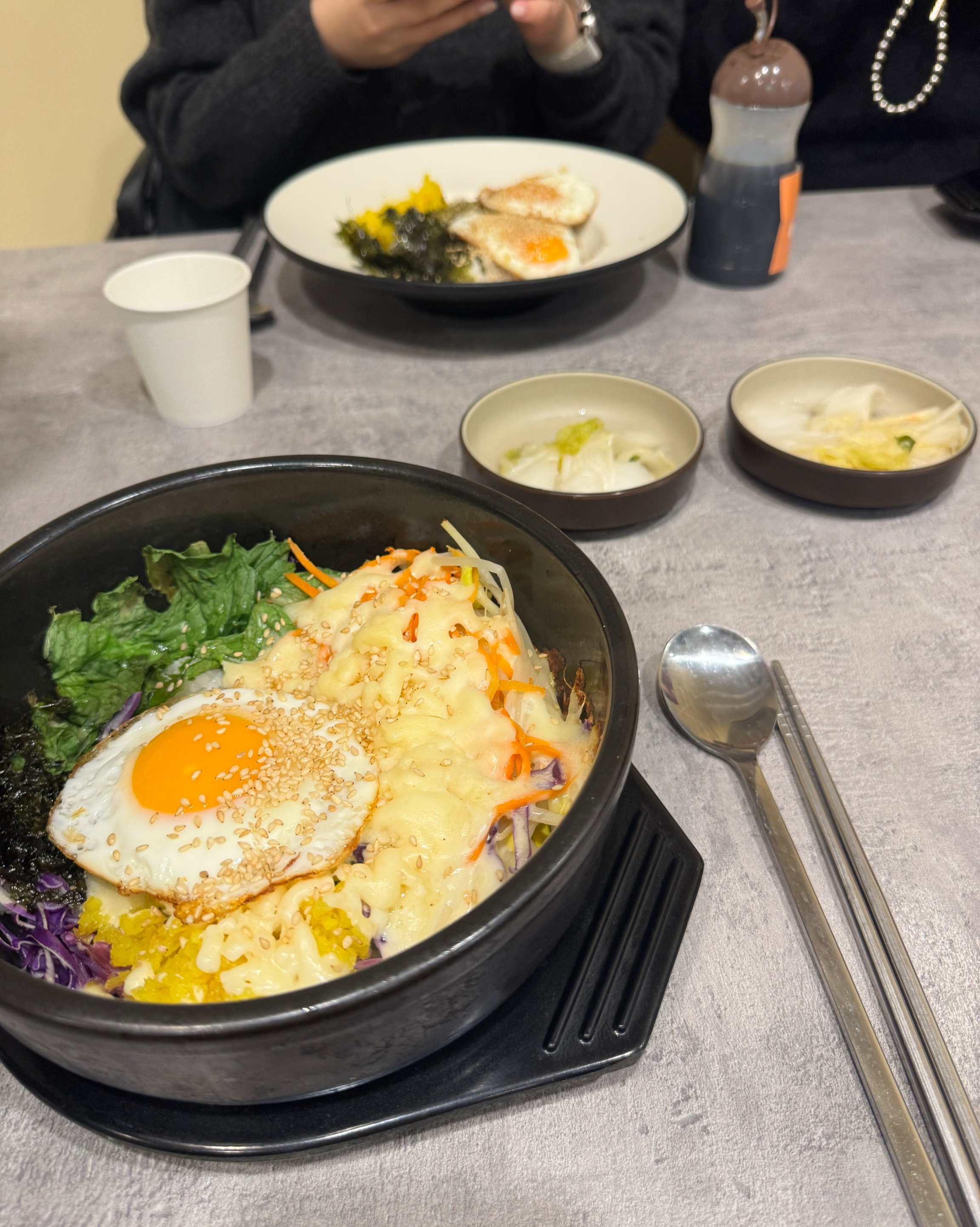 두번째 방문이에요! 그때 너무 맛있게 먹었던게 기억이 있어, 또 방문했어요! 이번에는 돌솥