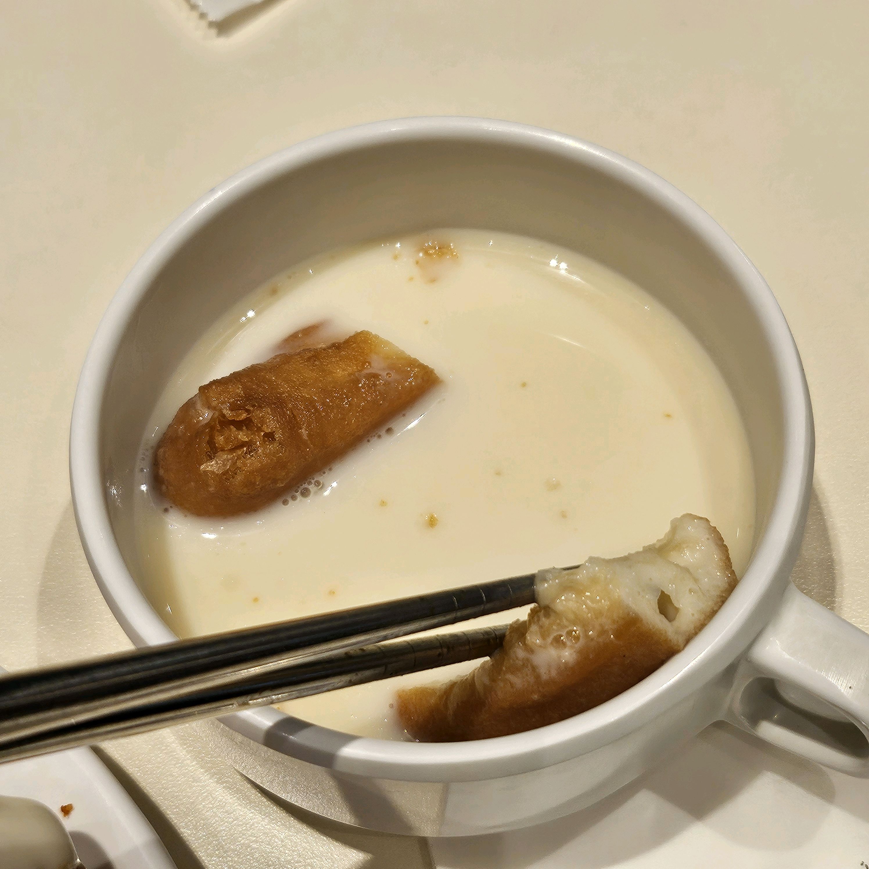 또우장이 대만에서 먹은것 보다 맛있어요 약간 한국화해서 그런지 입맛에 맞네요 - 루원시티 맛집 애슐리퀸즈 루원시티 인천점