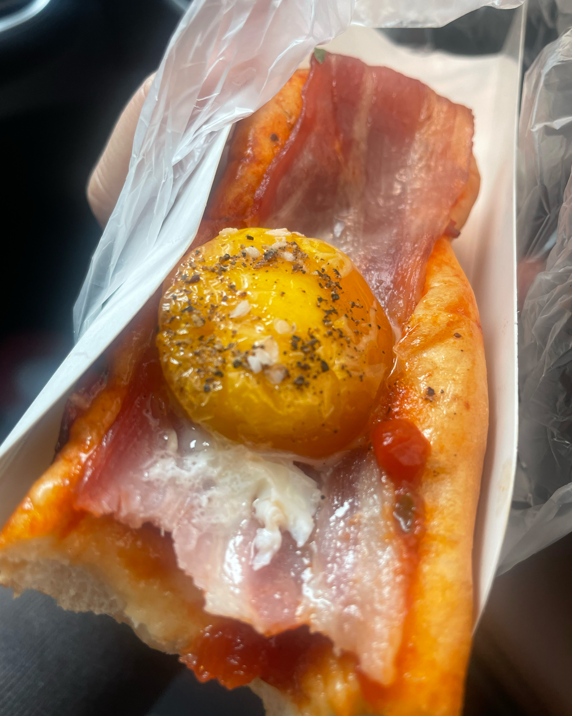지나가다 냄새 너무 좋아서 홀린 듯 들어가서 사서 사진도 안 찍었는데.. 진짜 빵 다 맛있