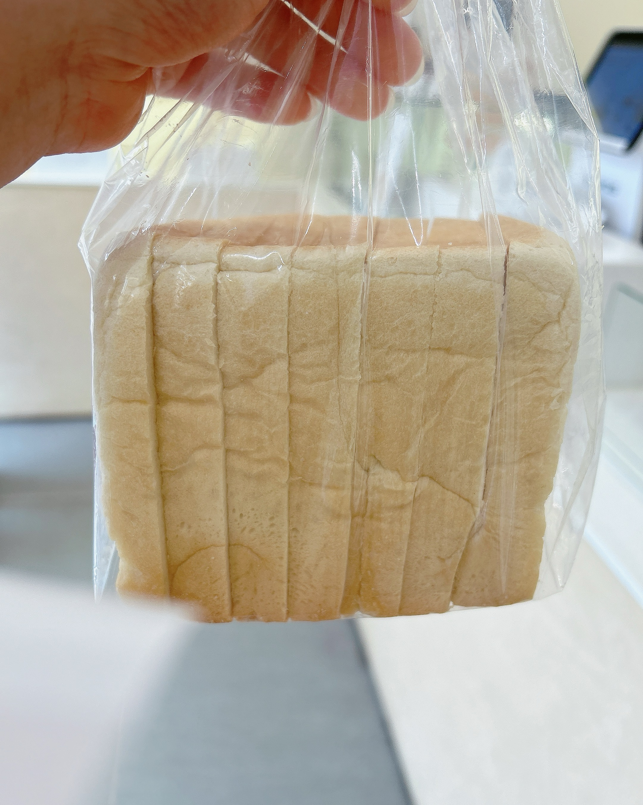 쫀득쫀득하니 식빵너무맛있어요.!! 사장님도 친절하시구 가게도 깔끔해요^^ - 김해 내외동 맛집 화이트리에 김해내외점