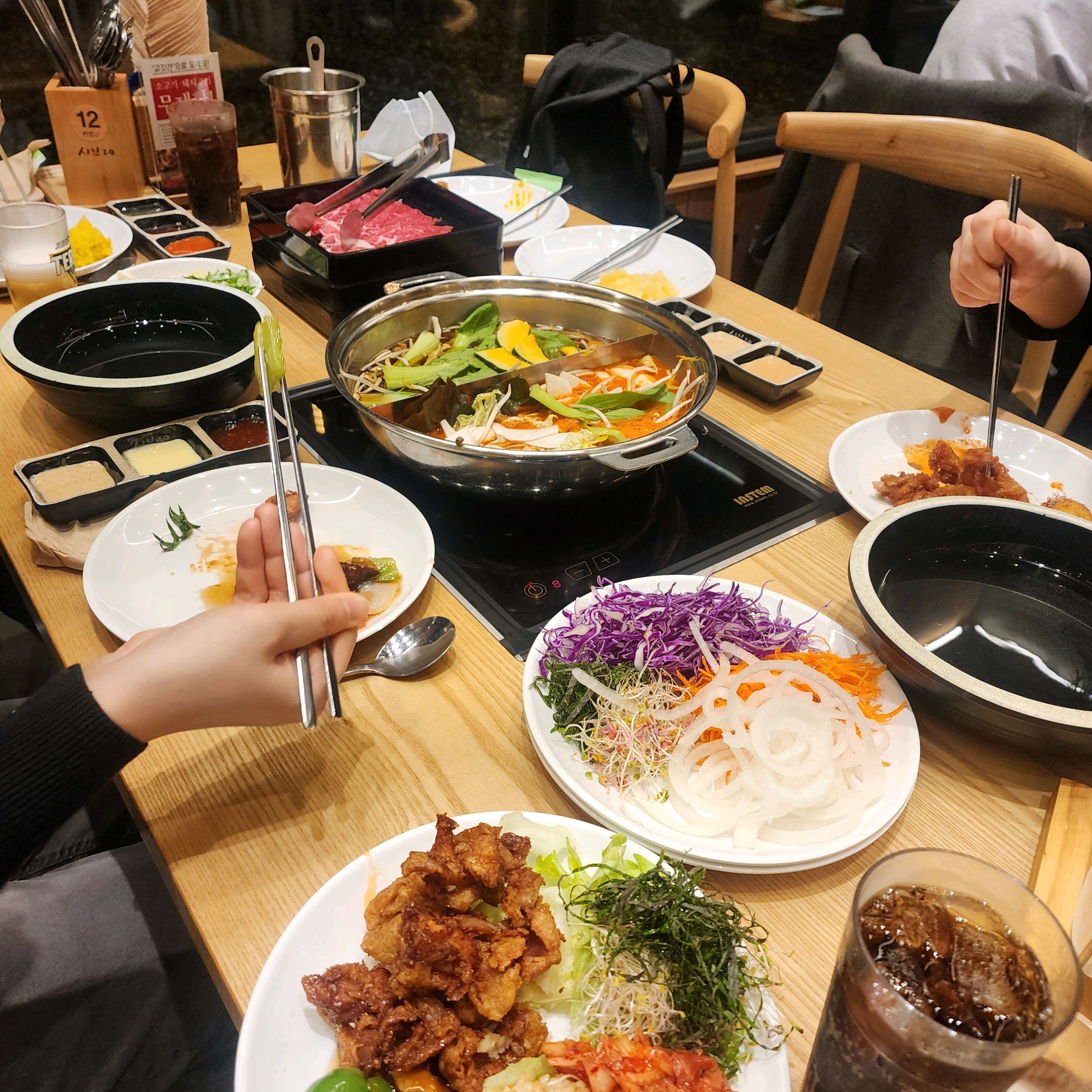 7시 30분 예약하고 조금 일찍가서 그런지 대기하고 들어갔습니다. - 부산 동래 맛집 샤브20 동래점