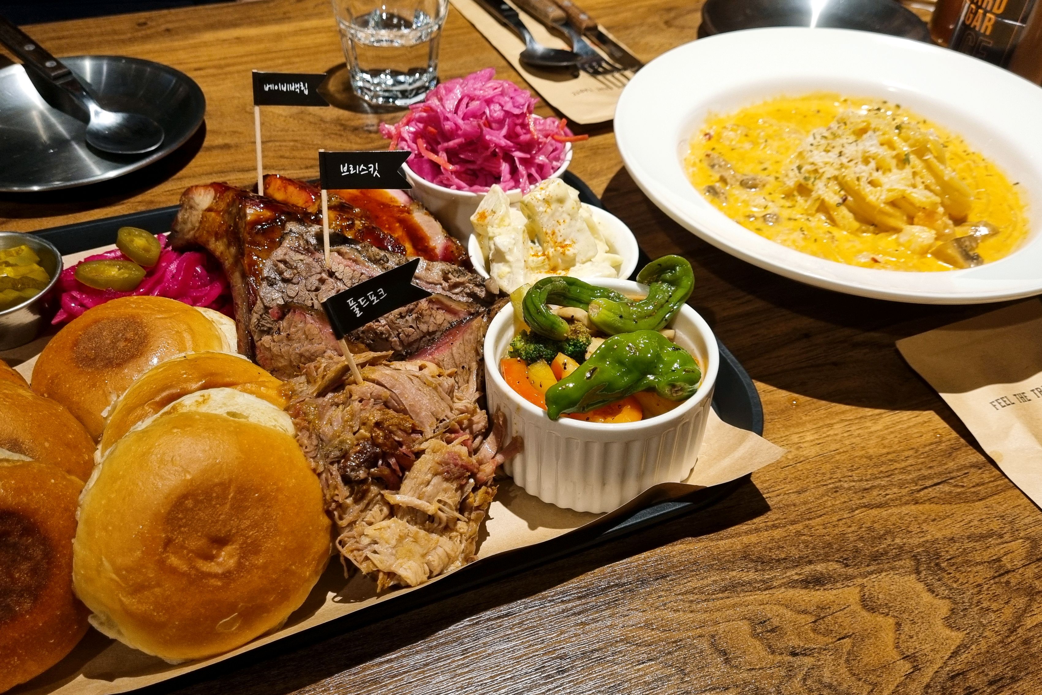 ❤️ 기대이상의 맛! 고기 부드럽고 브리스킷 육즙까지!! - 이태원 맛집 스모크타운 이태원점