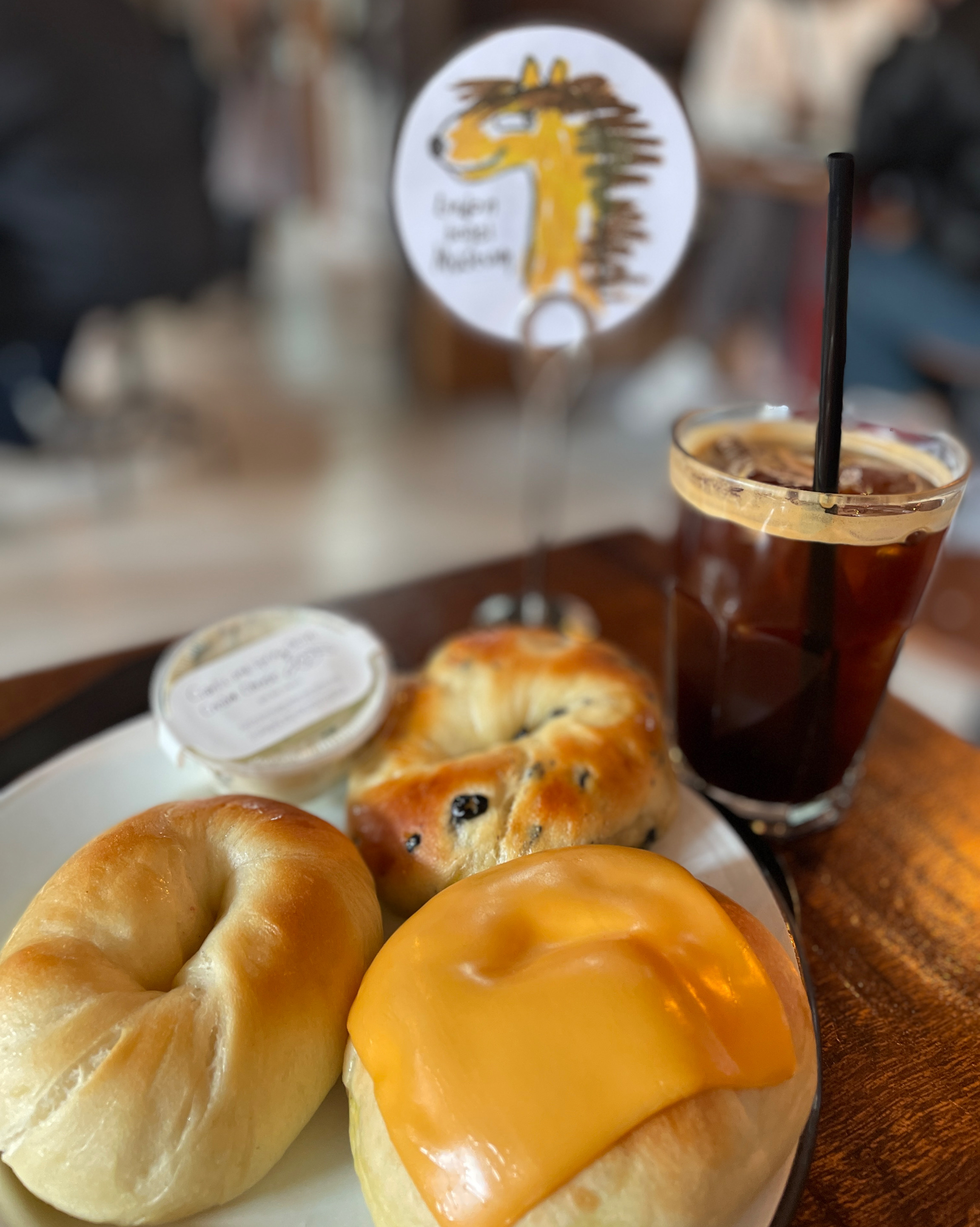 쫄깃한 식감이 매력적이에요! - 도산 맛집 런던베이글뮤지엄 도산점