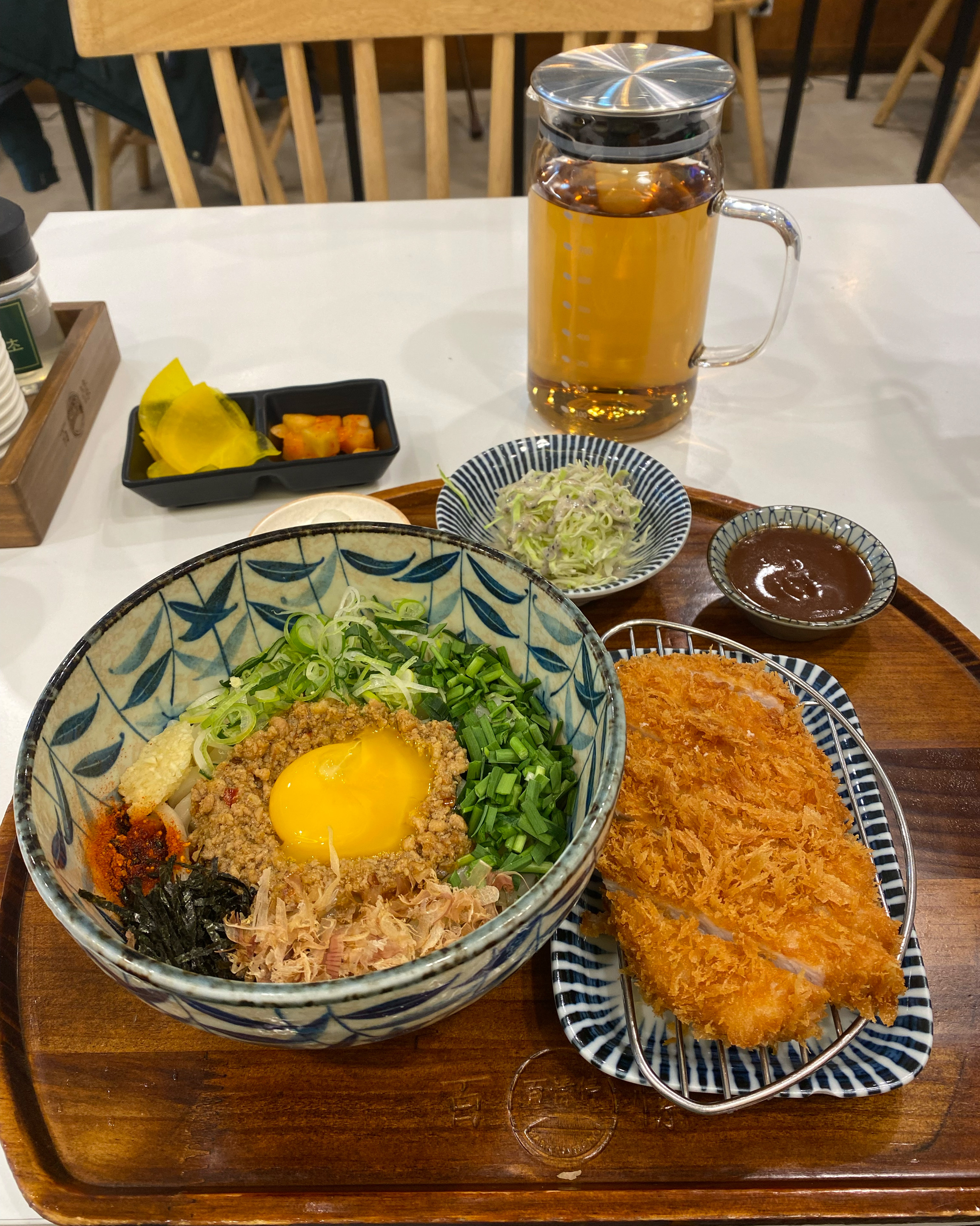 마제소바 처음 먹어봤는데 와 신세계네요!!! 너무 맛있어요^^ 다먹고 밥추가 무료니까 꼭