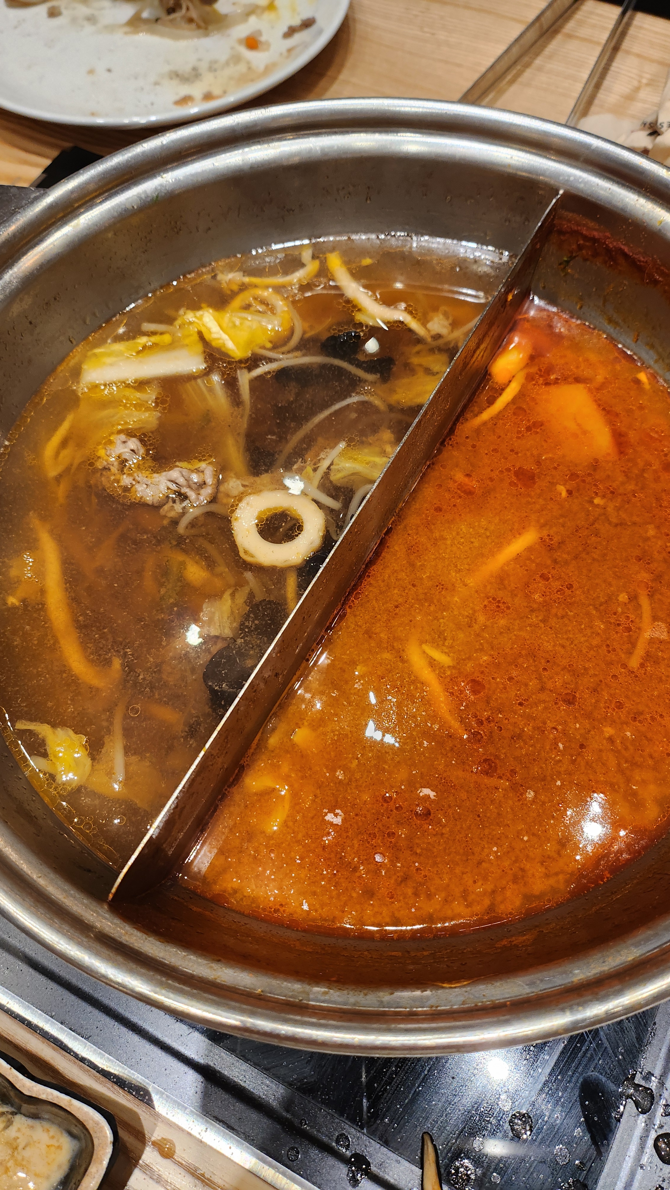 저녁시간이라 사람이 많았어요. 매장이 깔끔하고 넓어요. - 성정동 맛집 샤브20 천안두정점