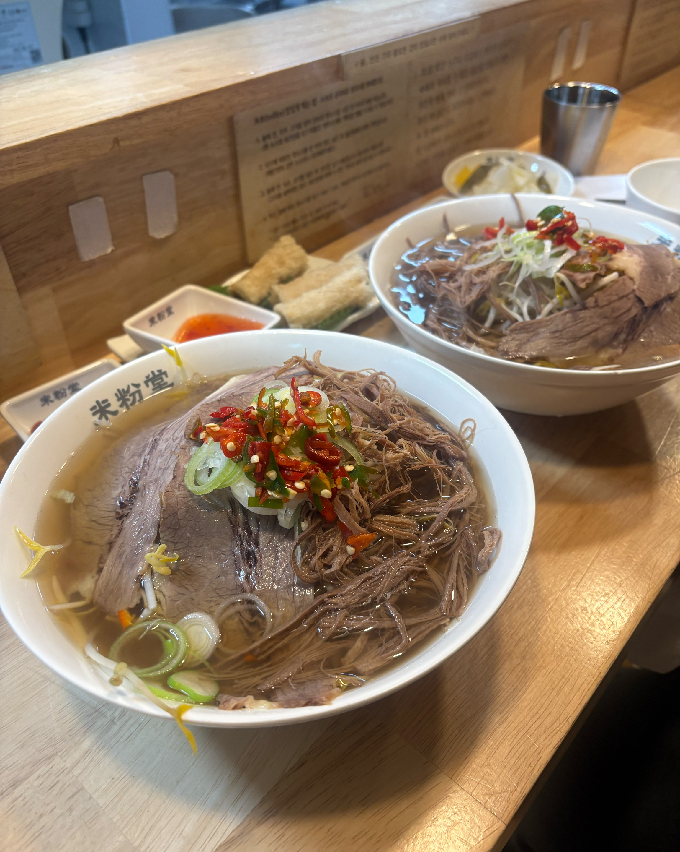 쌀국수집 중에 미분당이 제일 맛있는 것 같아요! 대치점은 고기도 큼직하고 양도 많고 친절해