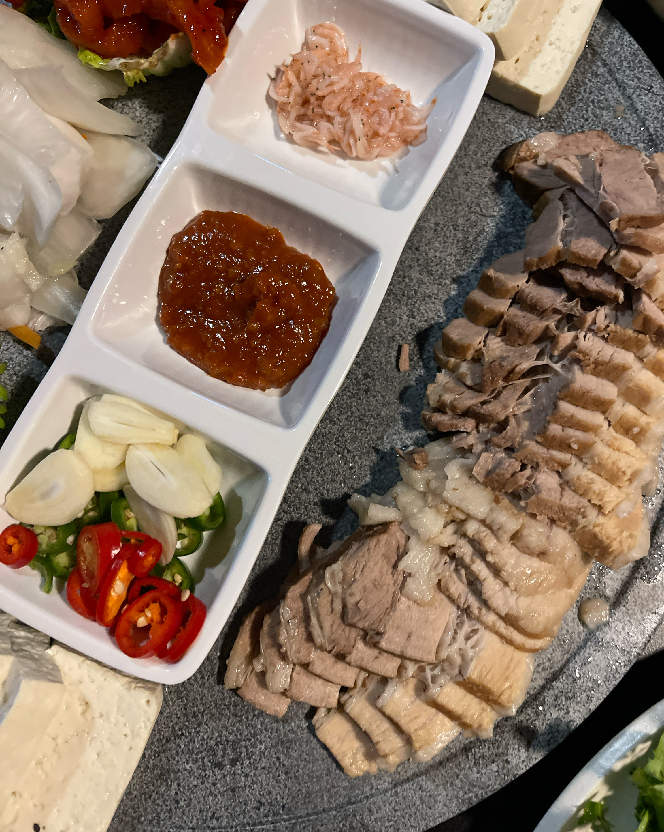 수육이 부들부들🩵 - 부산역 맛집 기남윤주 막걸리 초량직영점