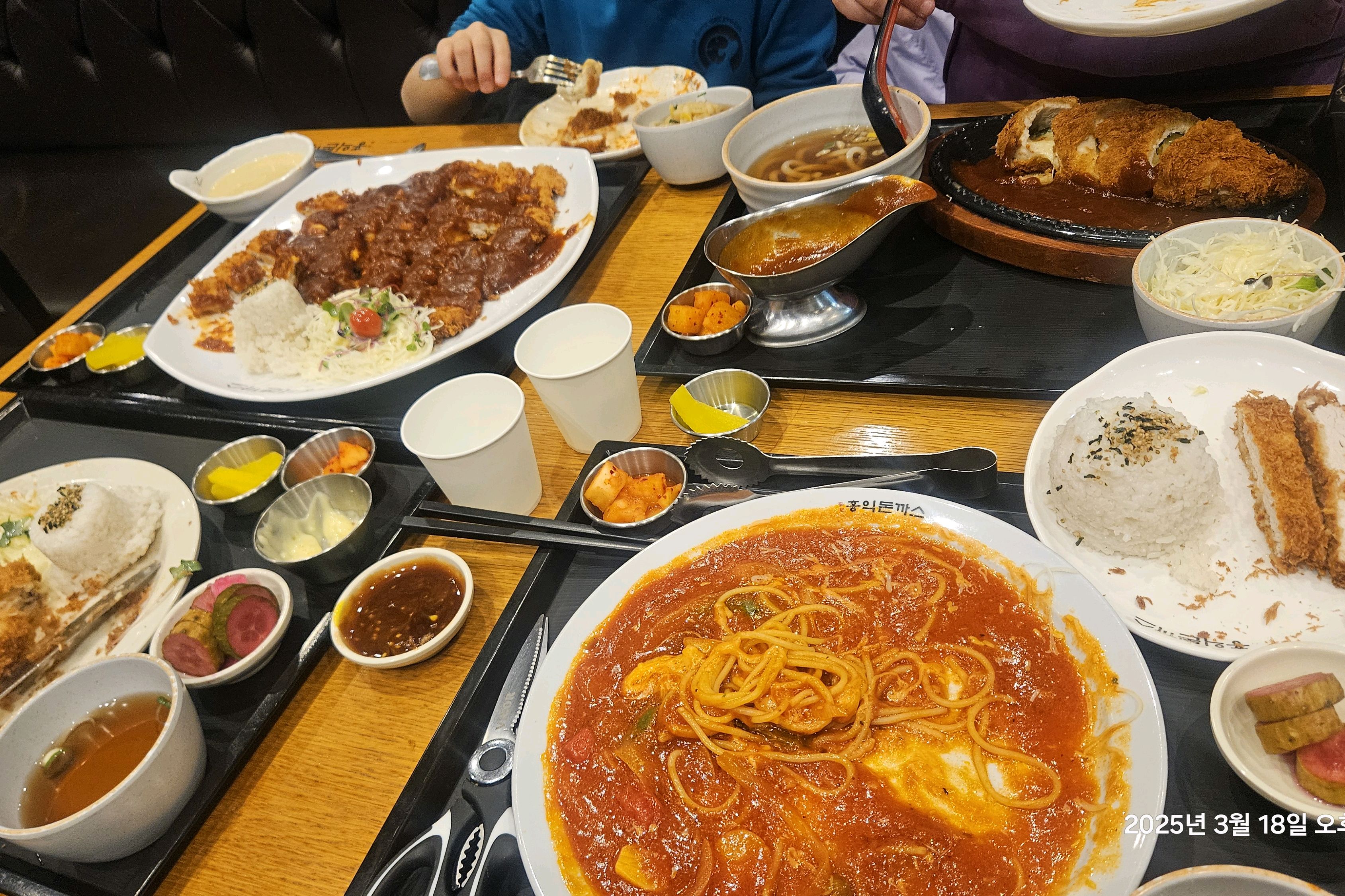 다목적 체육관 수업 하고 항상 지나다니면서 보다가 - 파주 운정 맛집 홍익돈까스 파주운정점
