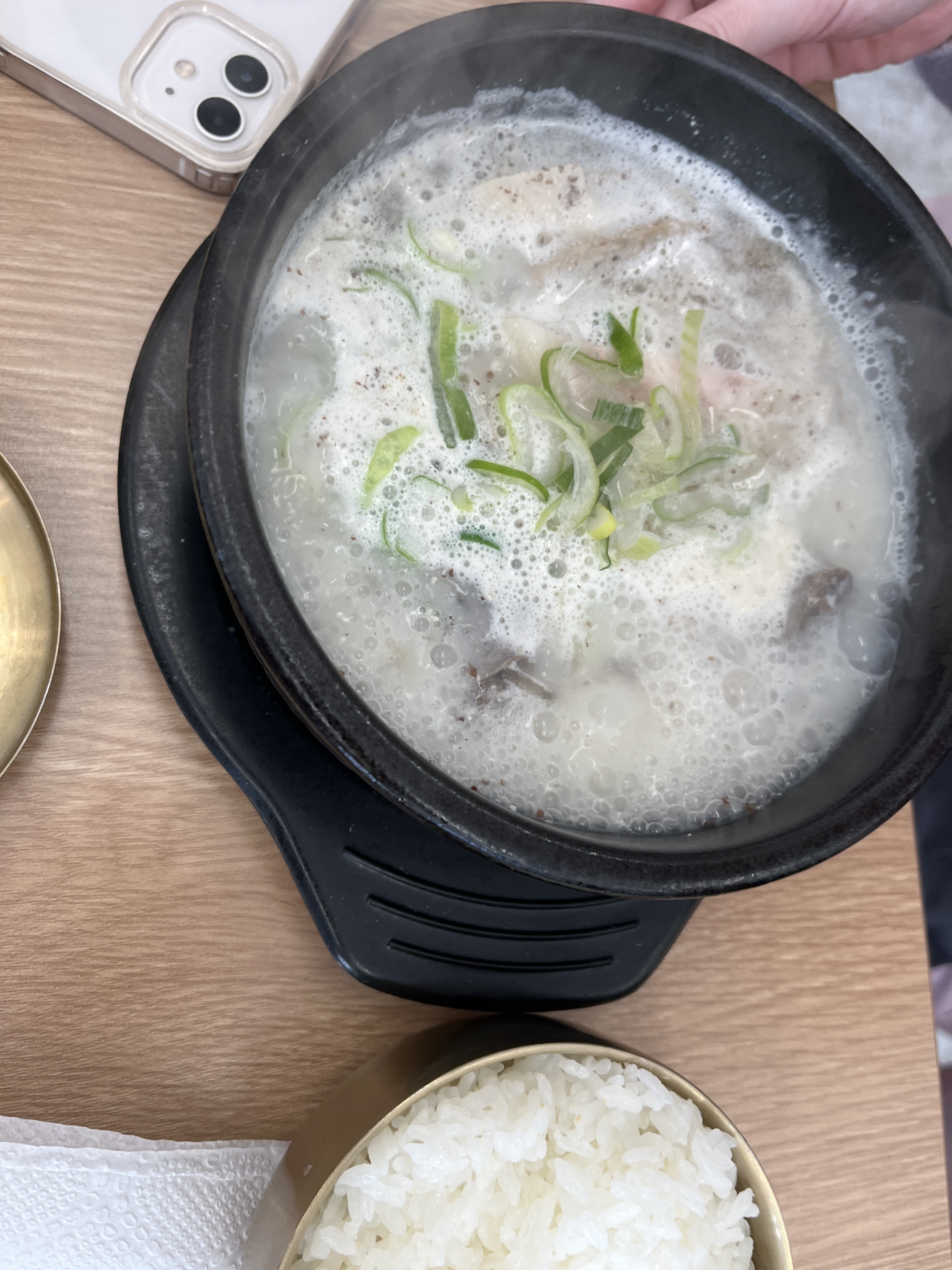 고기도 많고 음식 깔끔하니 맛있어요! 동료들이랑 매주 한 번씩 방문하는 거 같아요~ 돈까스