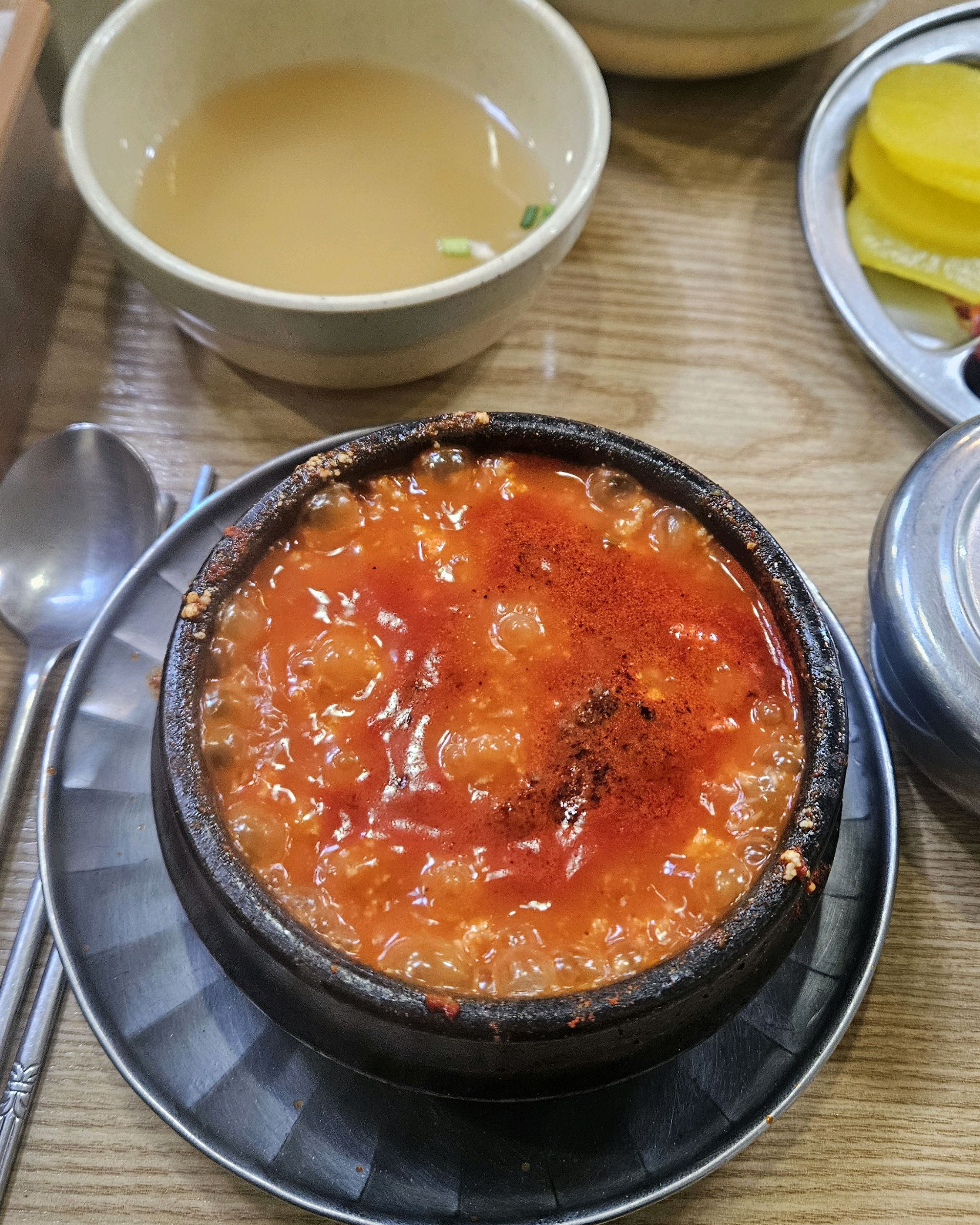 재작년에 갔을 땐 또간집 방영한지 얼마 안 된 터라 오픈런 웨이팅 했었는데 이번엔 바로 들