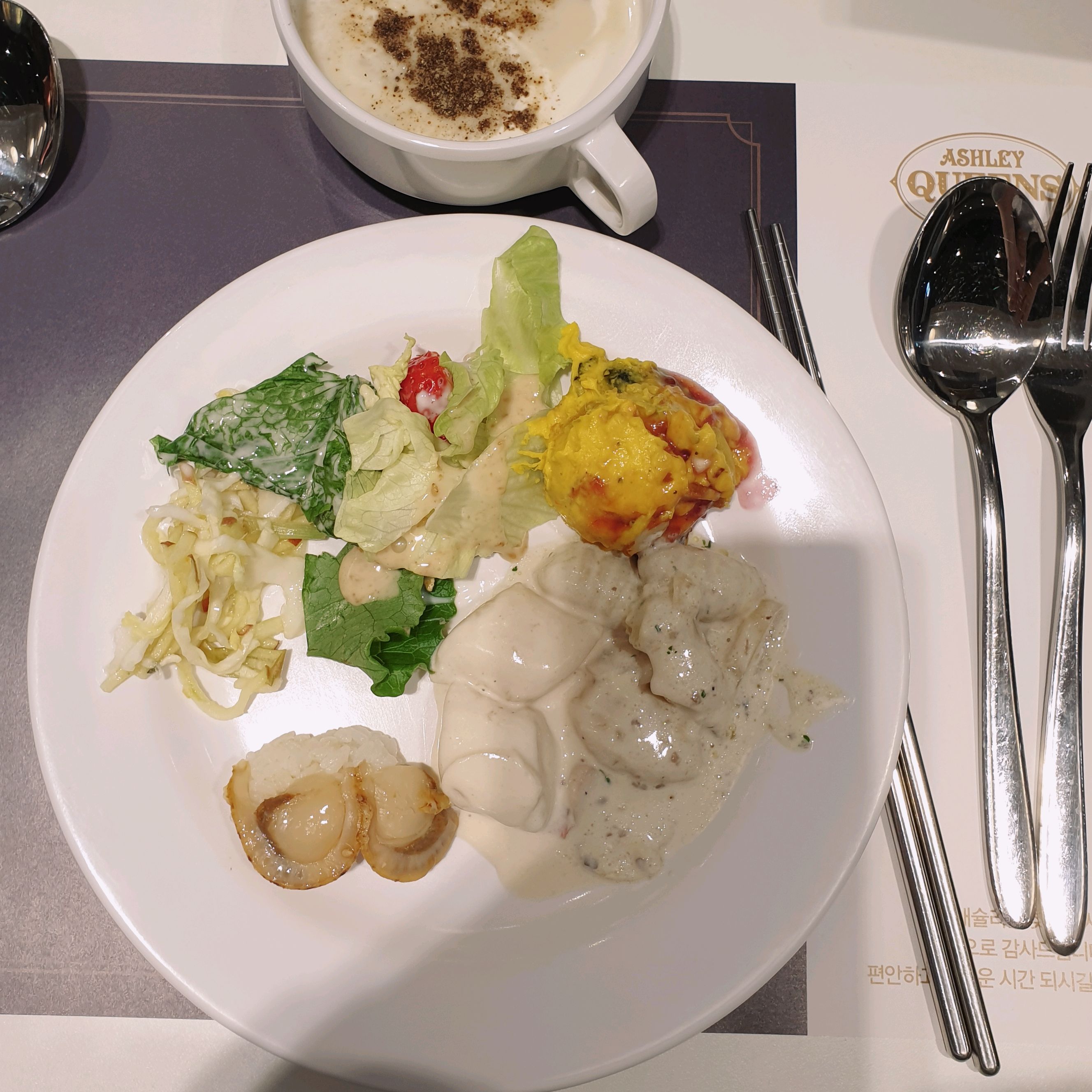 가족모임이었는데요 맛있게 잘 먹고 왔습니다 립도 맛있었고 디저트도 좋았어요 종류가 엄청 많