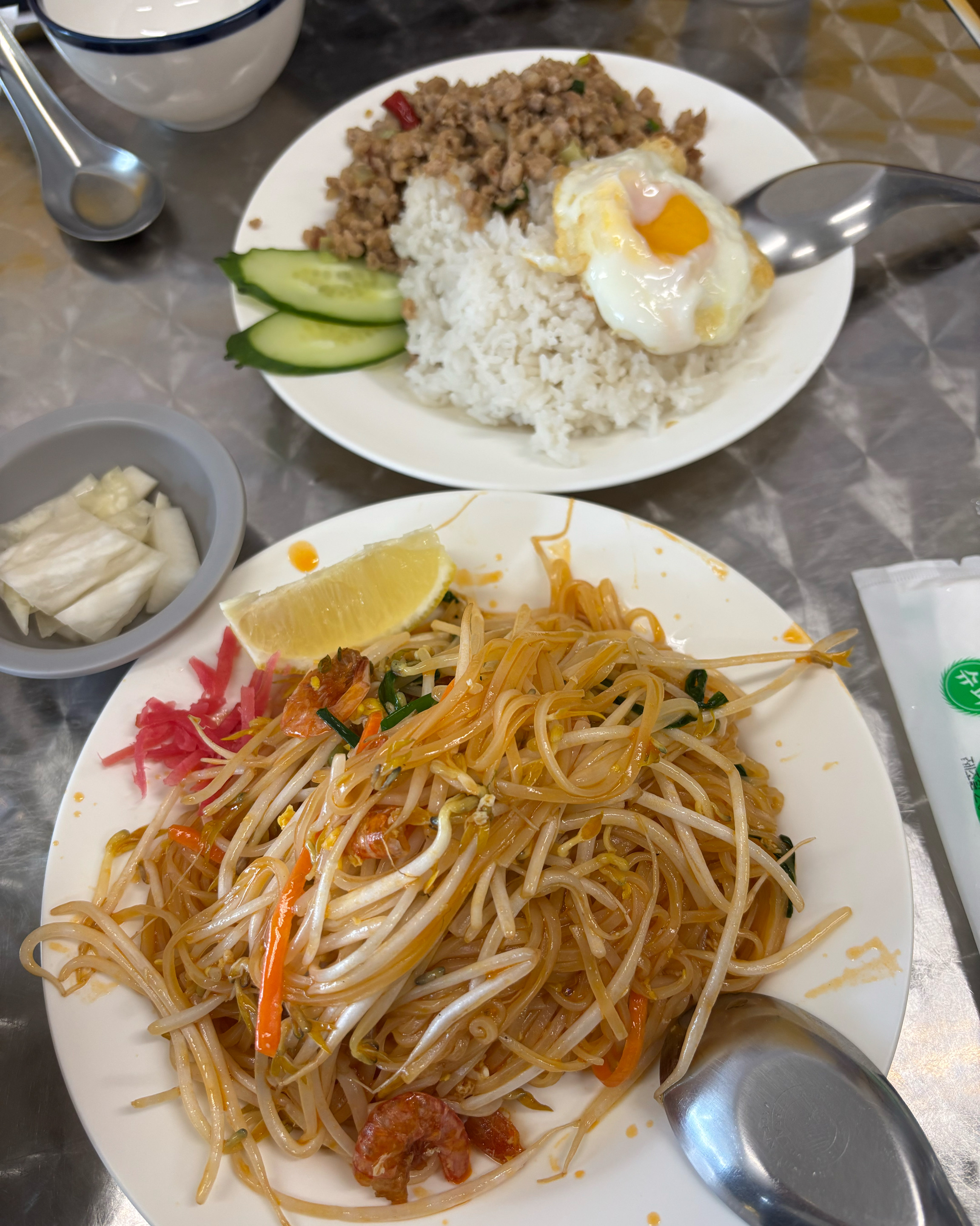 정말 현지에서 먹는 것같은 인터리어때문에 더 좋았던것 같아요 음식 둘다 맛있었고 생각보다