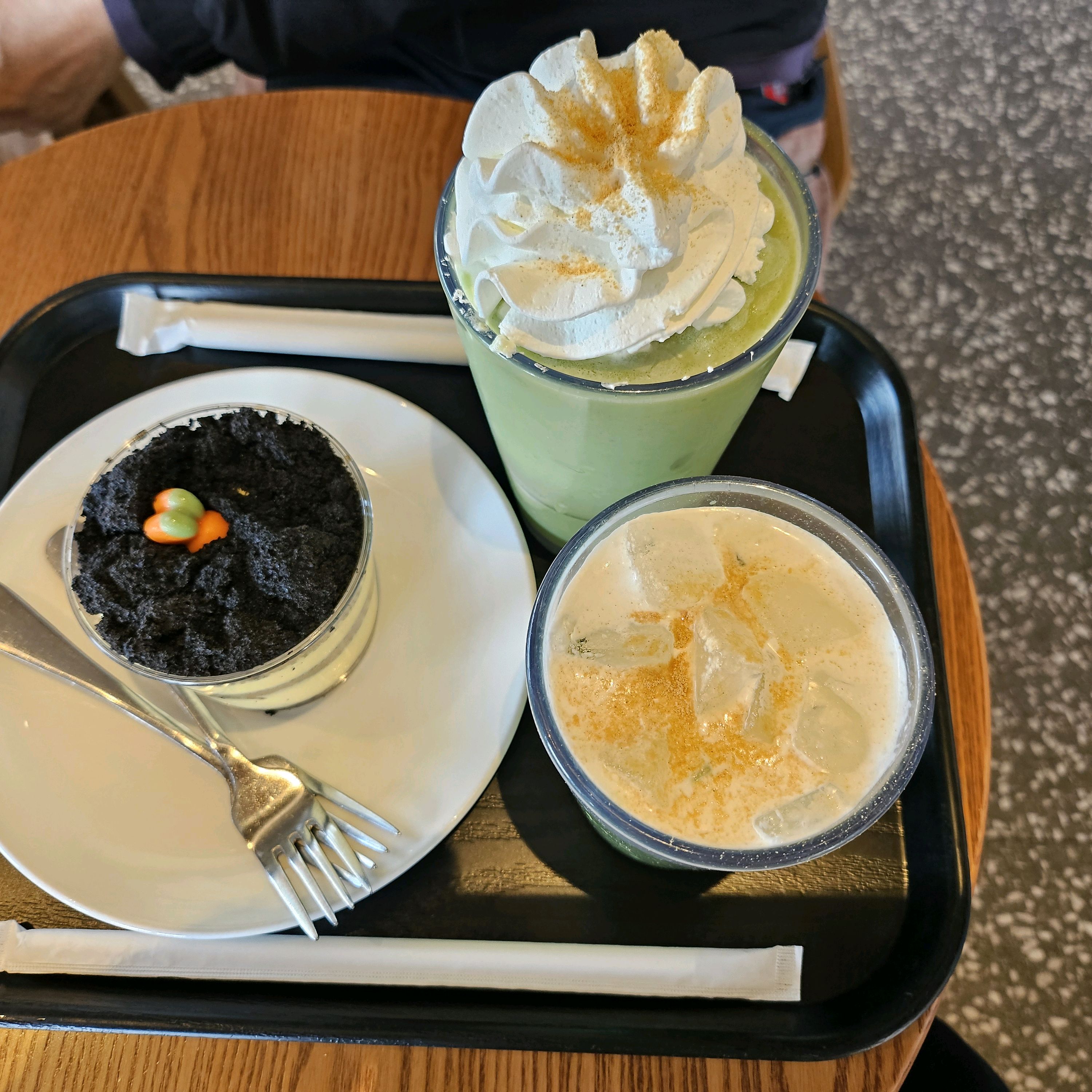 말체라떼 맛있네요. 조용하니 편한 장소입니다. - 제주 맛집 스타벅스 제주중문점