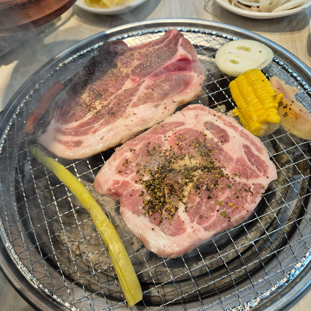 일주일에 한번은 엄마랑 데이트하자 라는 마인드로 맛집찾아다녔는데요! 갈비가 먹고싶다해서 갈