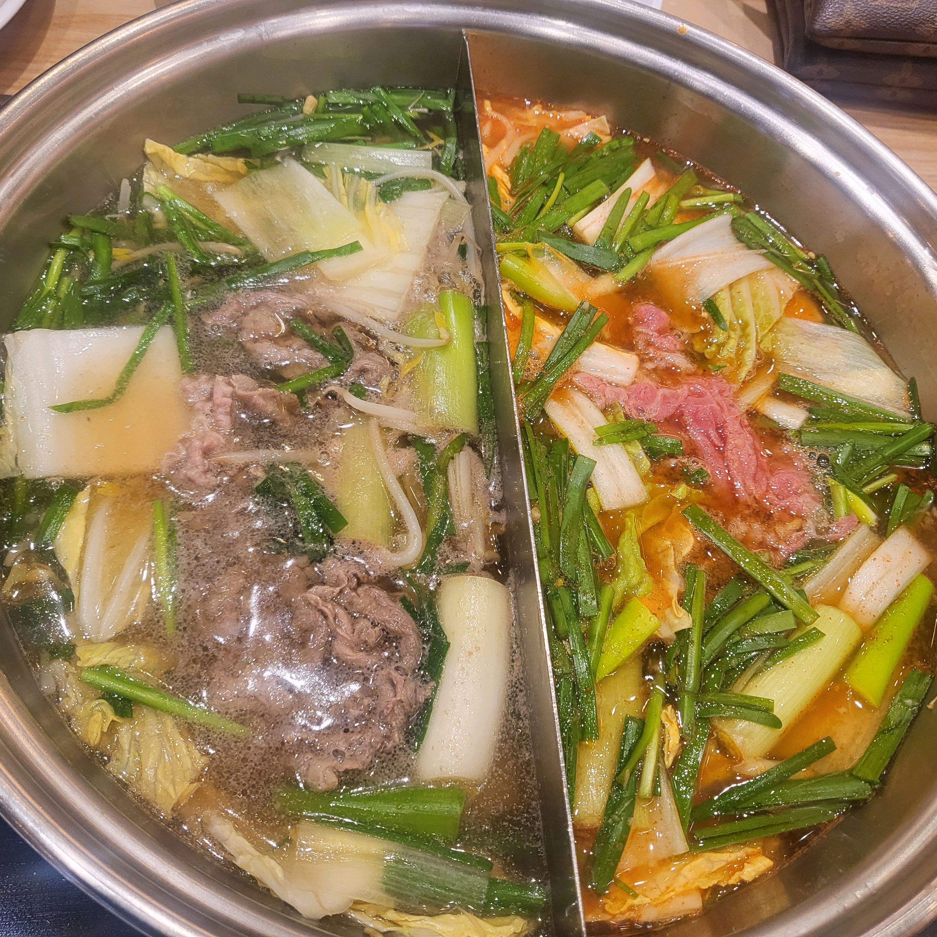 친구가 놀러와 이틀만에 또 오게 되었어요.친구도 너무 맛있다고 먹으러 또 온다고 하네요.아