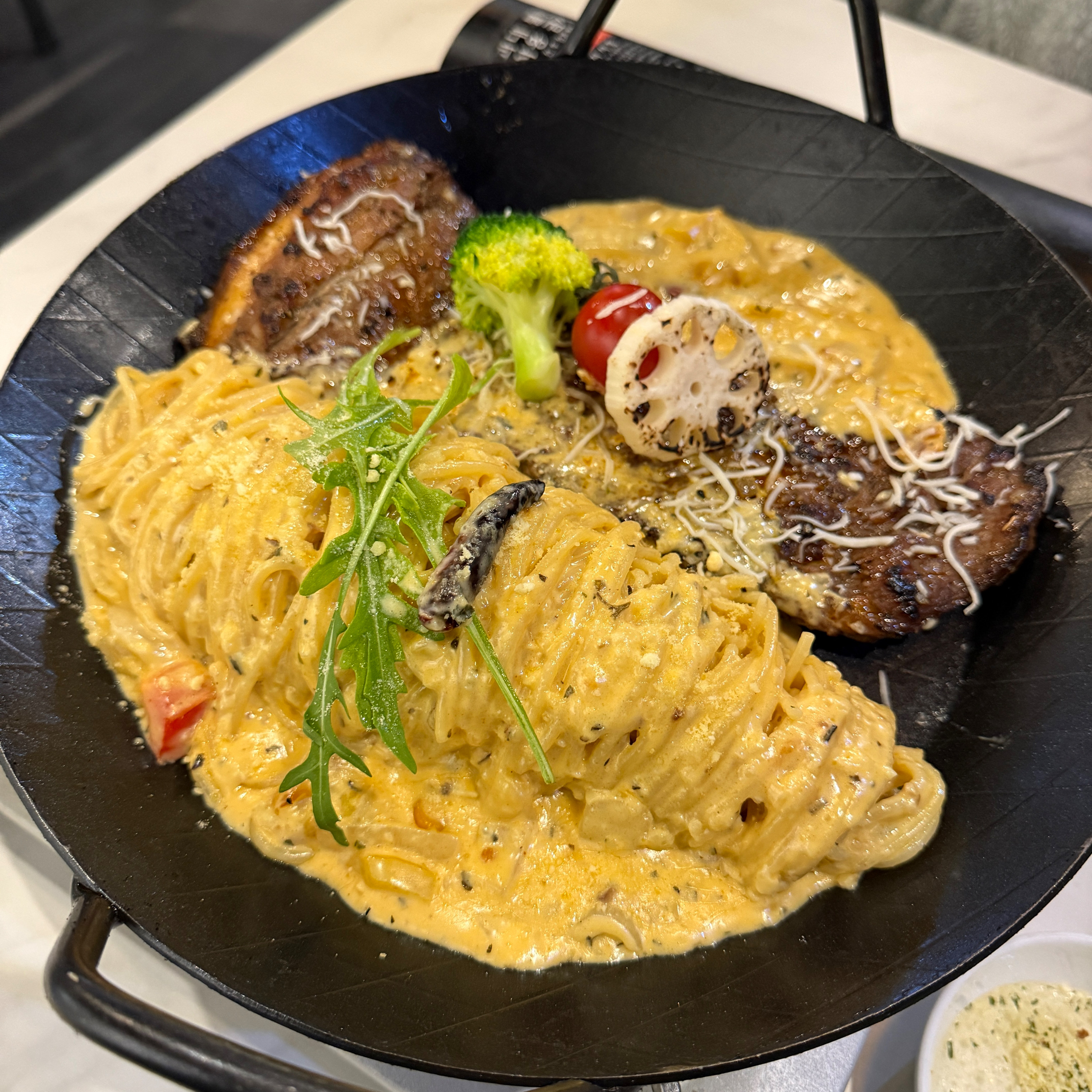 오랜만에 방문했습니다,, 여전히 맛있고 항상 친절하신 사장님☺️ 여기만큼 오래 오는 가게는