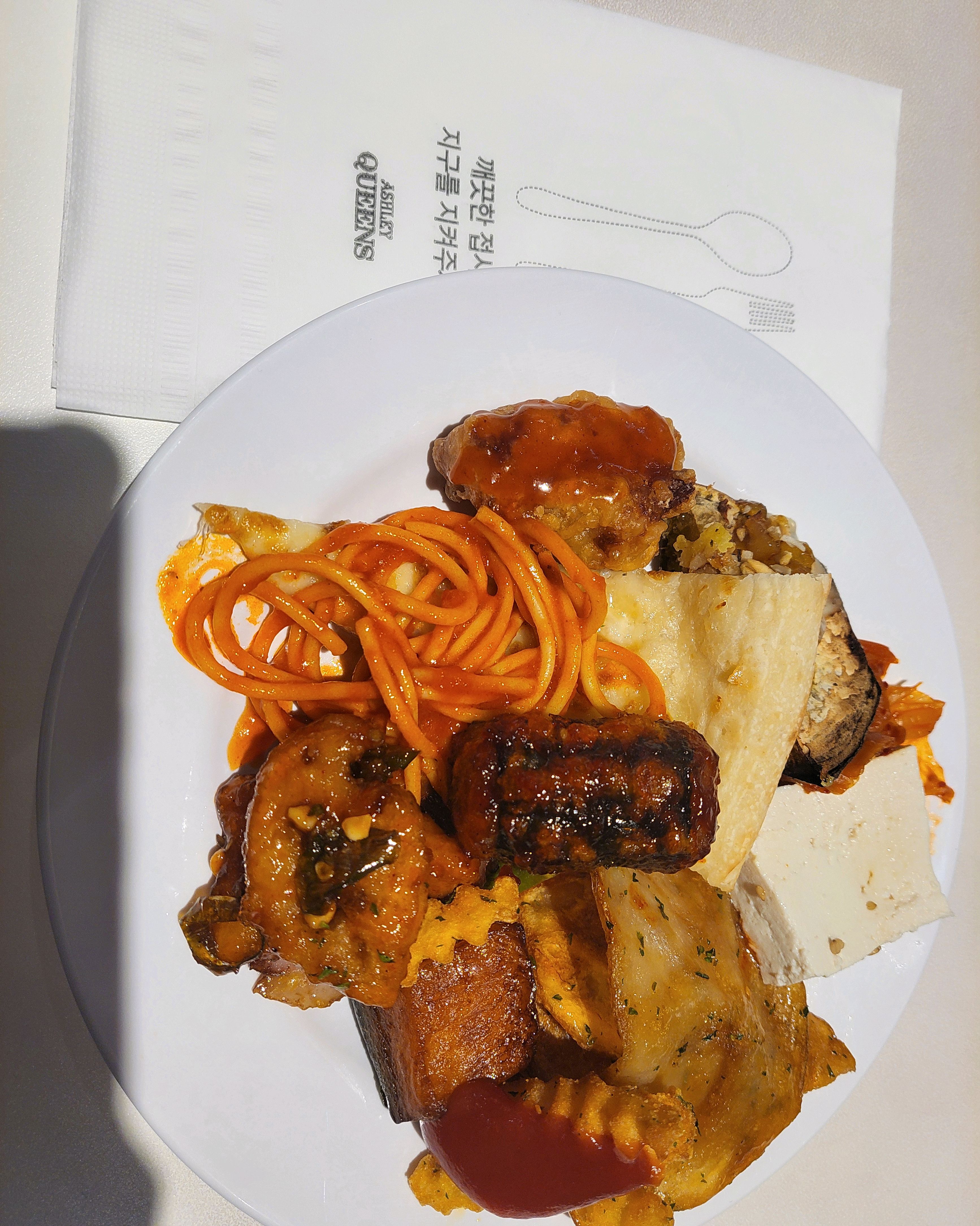 아이들과 평일런치로 다녀왔어요. 초밥도 맛있고, 딸기축제 끝나기전에 다녀왔는데, 딸기는 그