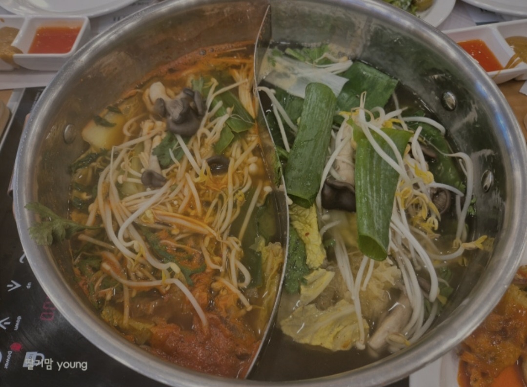 오랜만의 가족 외식으로 갔어요. 야채 맪이 먹고 고기 좋아하는 아이들도 맪이 먹었어요. 여
