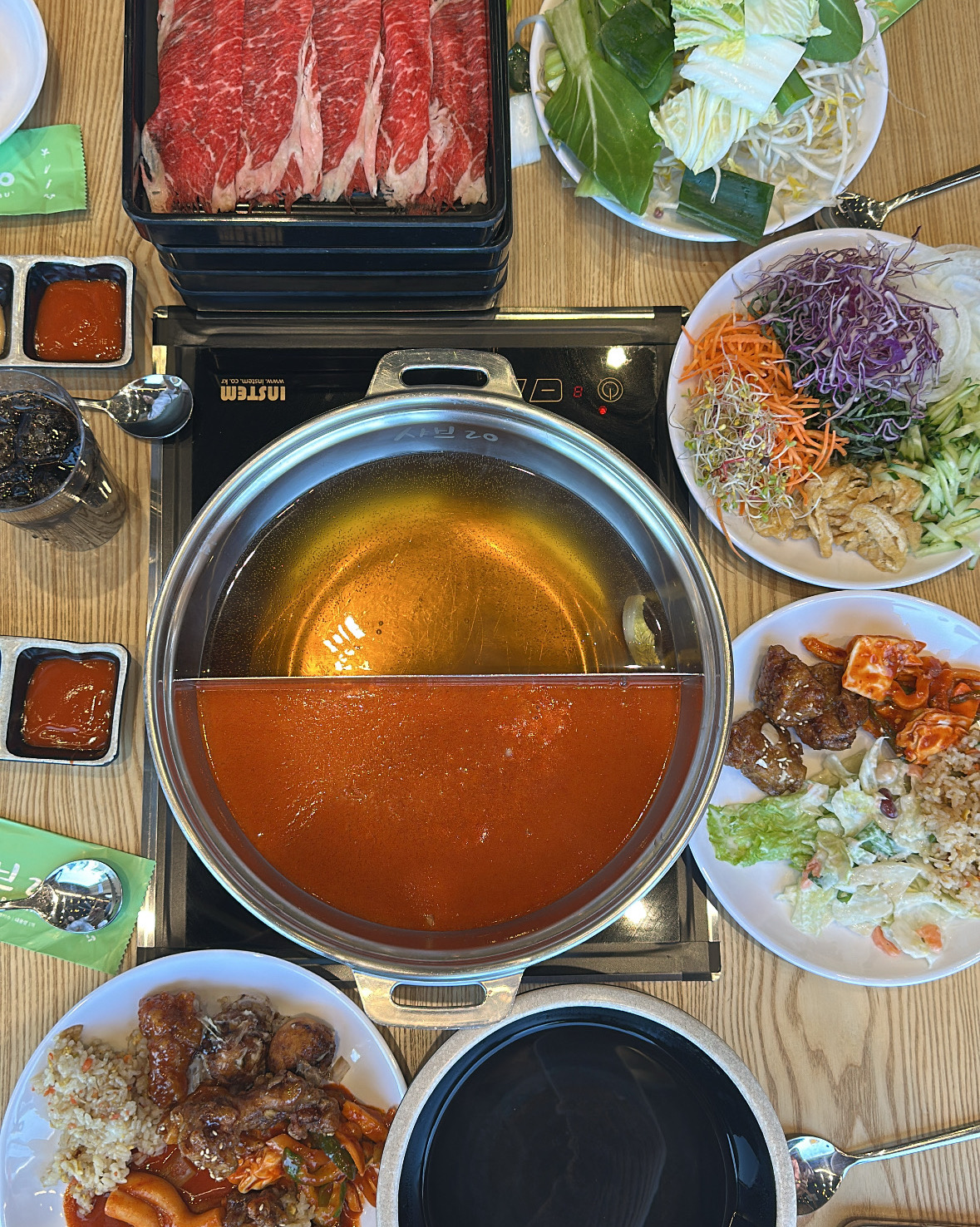 매장도 넓고 직원분들도 친절함! 사이드 음식 별로 기대 안했는데 떡볶이랑 닭강정 다 맛있고