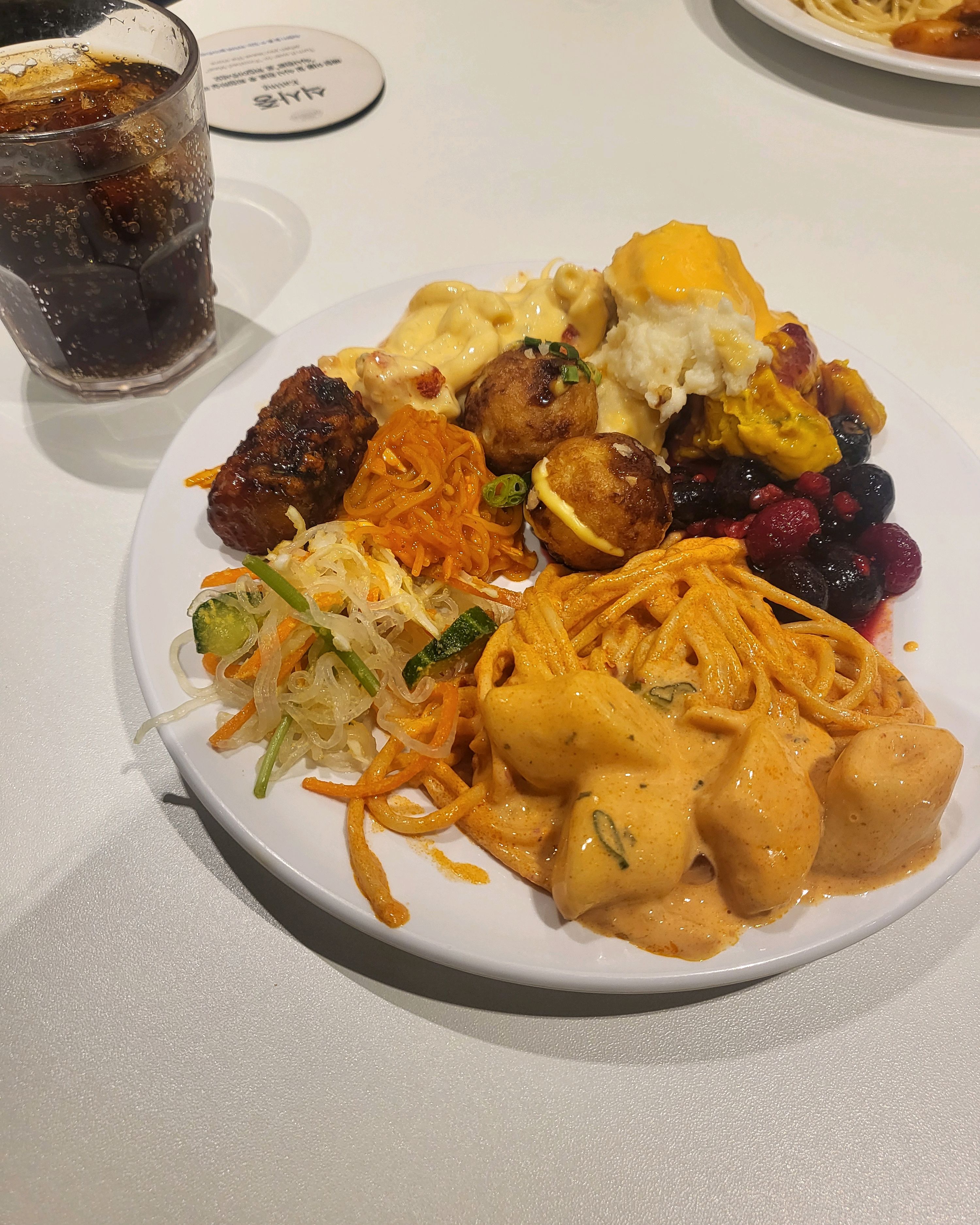 매장이 넓고 종류가 많아서 좋았어요~~ - 강남역 맛집 애슐리퀸즈 강남역점
