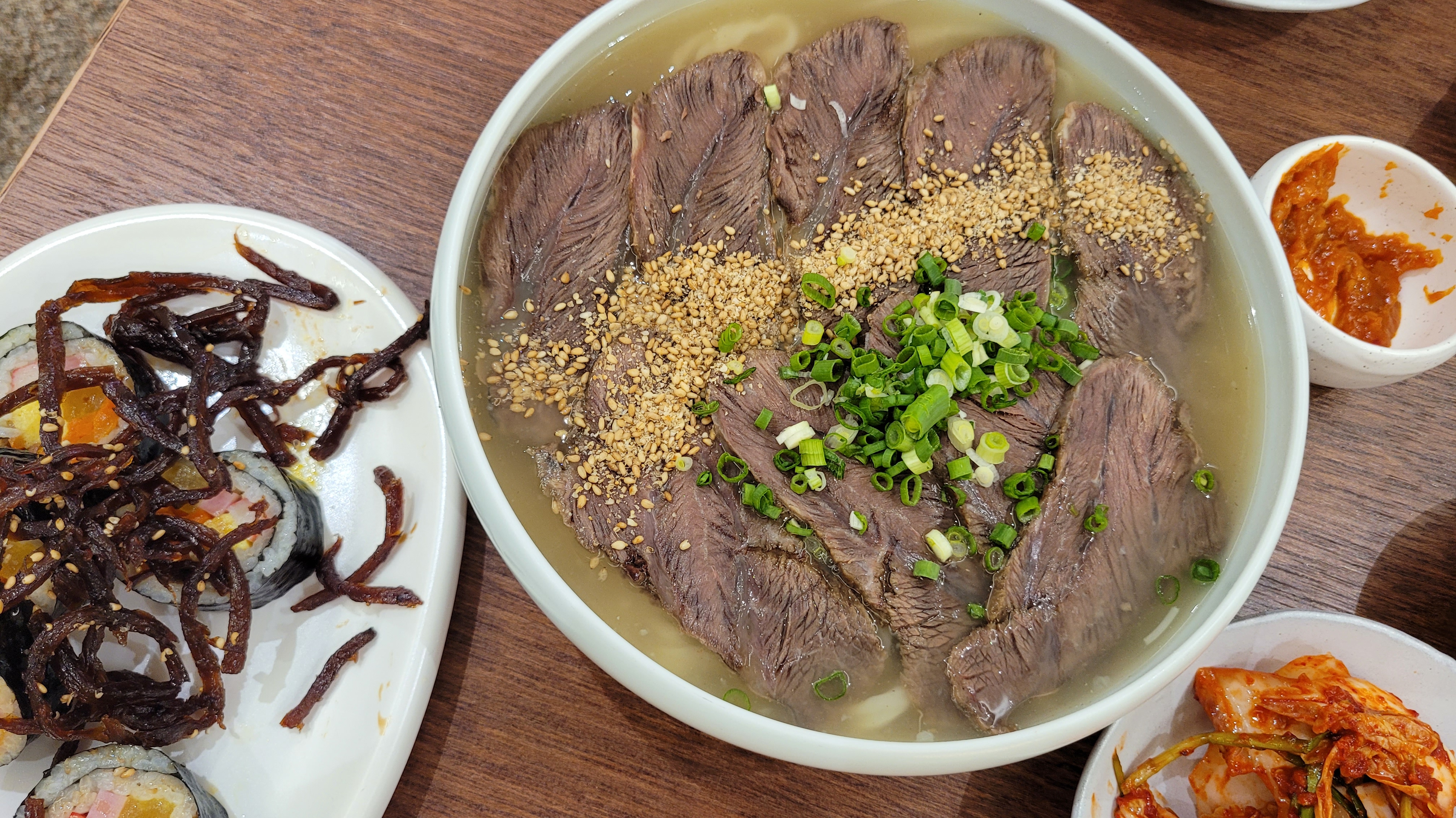 정신없이 먹다가 우엉김밥을 제대로못찍었네요♡♡ 신불당 7년째 살면서 최애맛집 입니다.♡