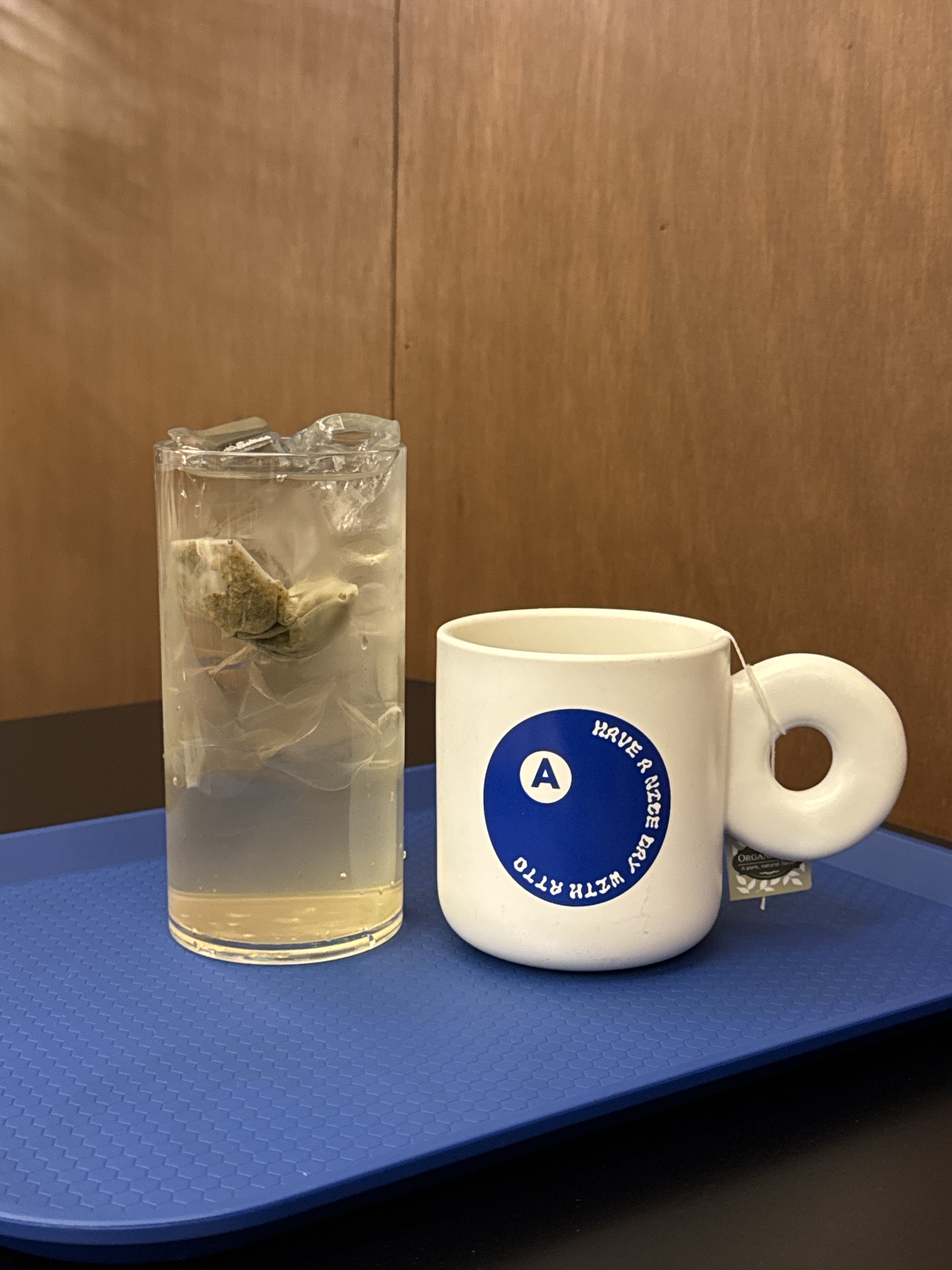 음료부터 디저트까지 메뉴가 진짜 다양해요! 아이돌꿀녹차, 붓기차 같이 여기 아토커피에서만