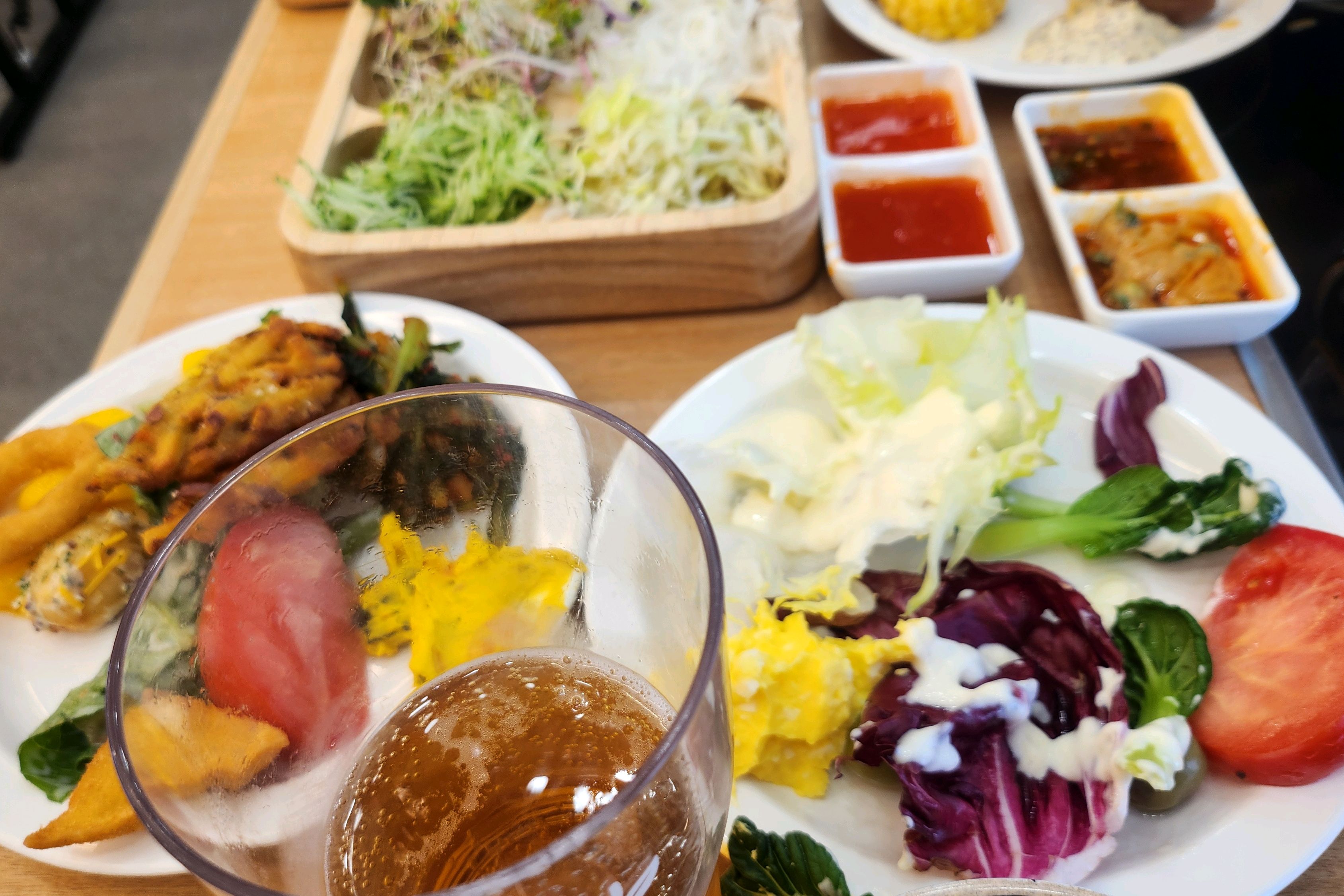 가성비 짱입니다!! 샤브샤브라 다이어트 걱정없이 맘껏 먹을 수 있어요. 디저트 팥빙수에 아