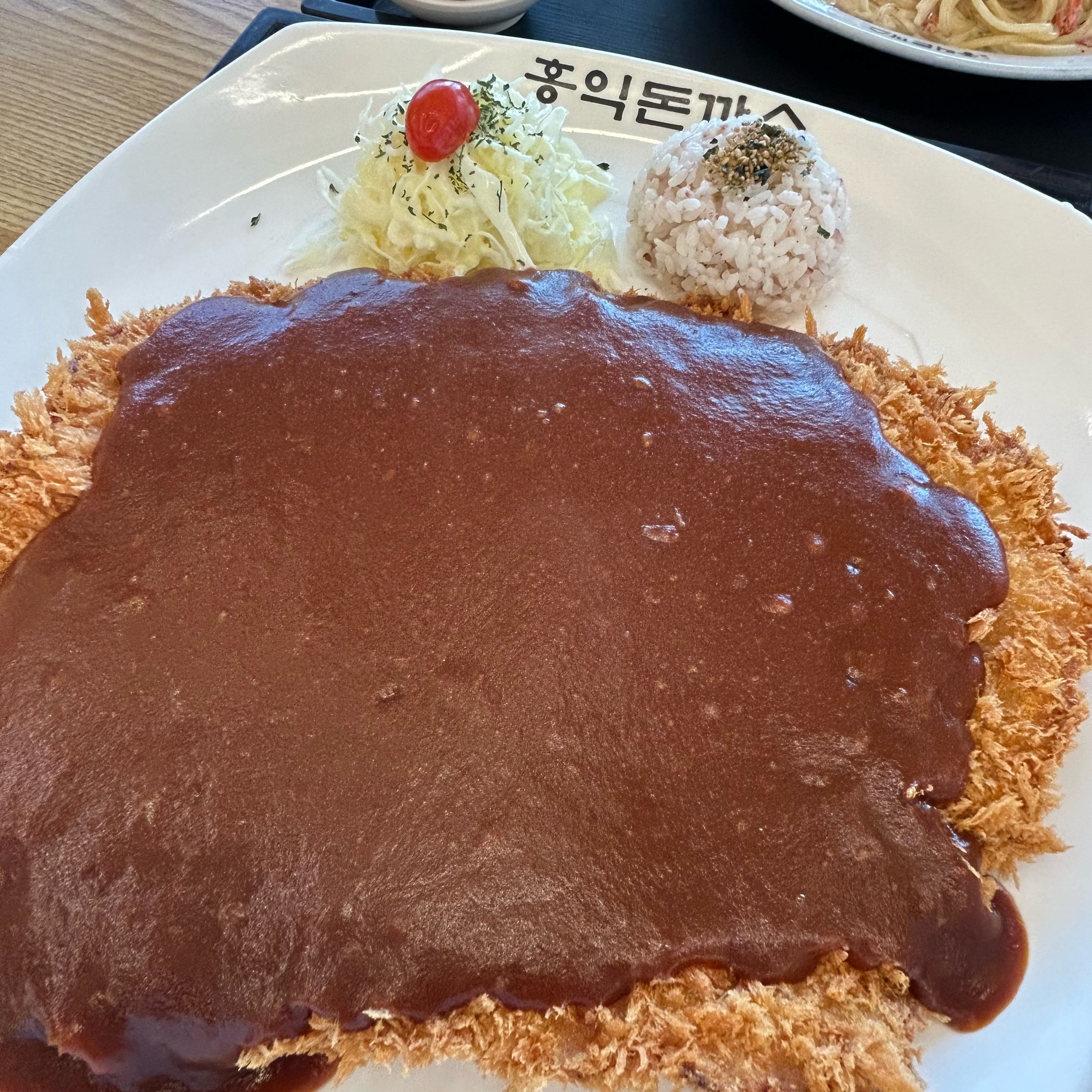 매장이 넓고 직원분들이 친절하셔요~ - 계양구 맛집 홍익돈까스 인천계양점