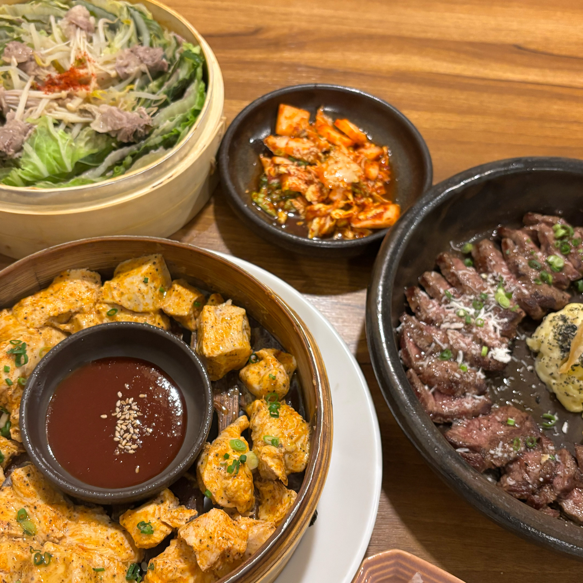 원래 넘 좋아하는 곳이라 또왔어요! 닭찜이랑 채소찜 먹었는데 진짜진짜 맛있었어요!!!채소찜