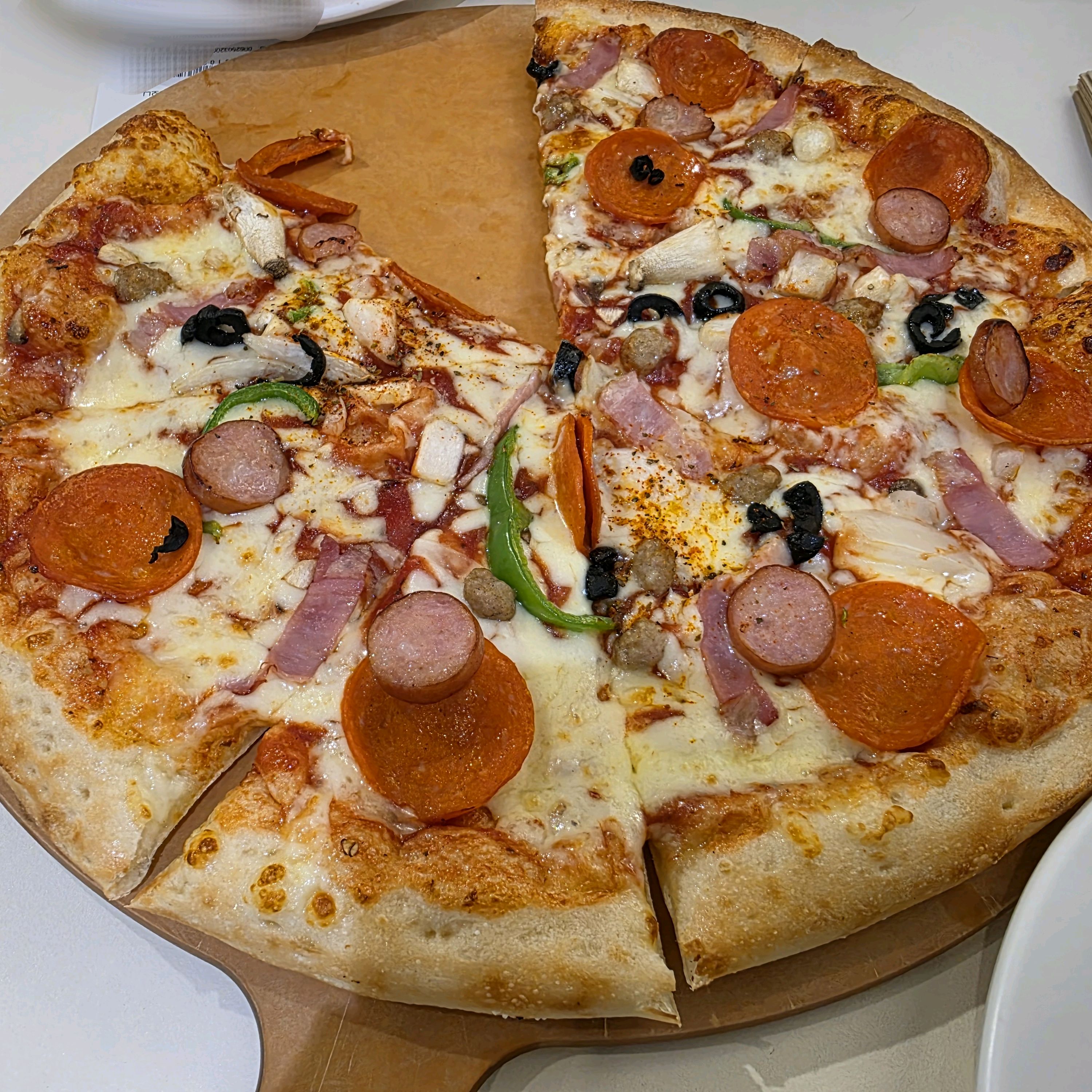 빵 끝까지 맛있는 수제피자. 라지 한판 두명이서 꿀꺽! - 야탑 맛집 피자몰 NC야탑점