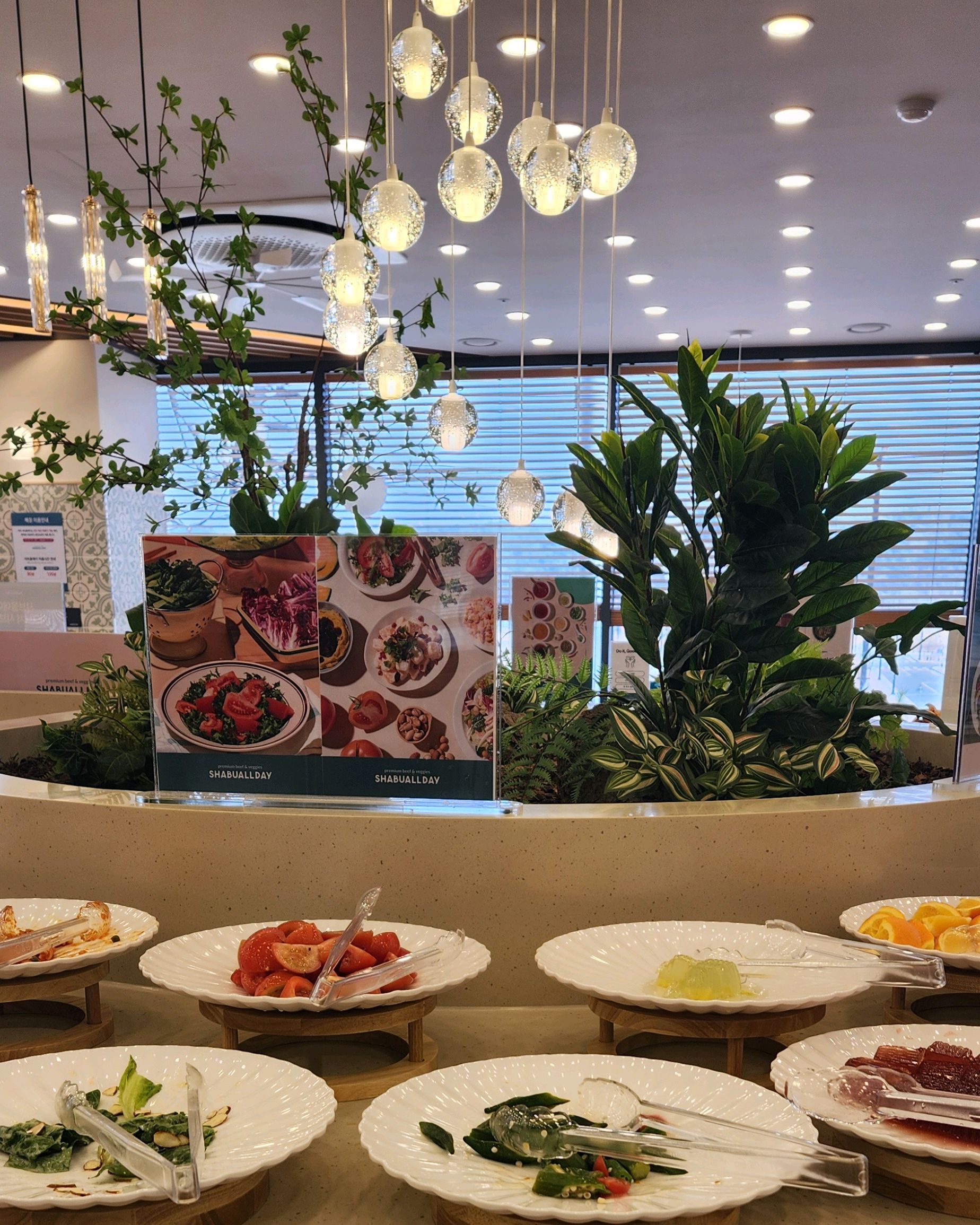 음식들이 모두 맛나고 종류도 많고 인테리어도 멋지고 배불리 잘 먹었어요. - 충남 당진 맛집 샤브올데이 충남당진점