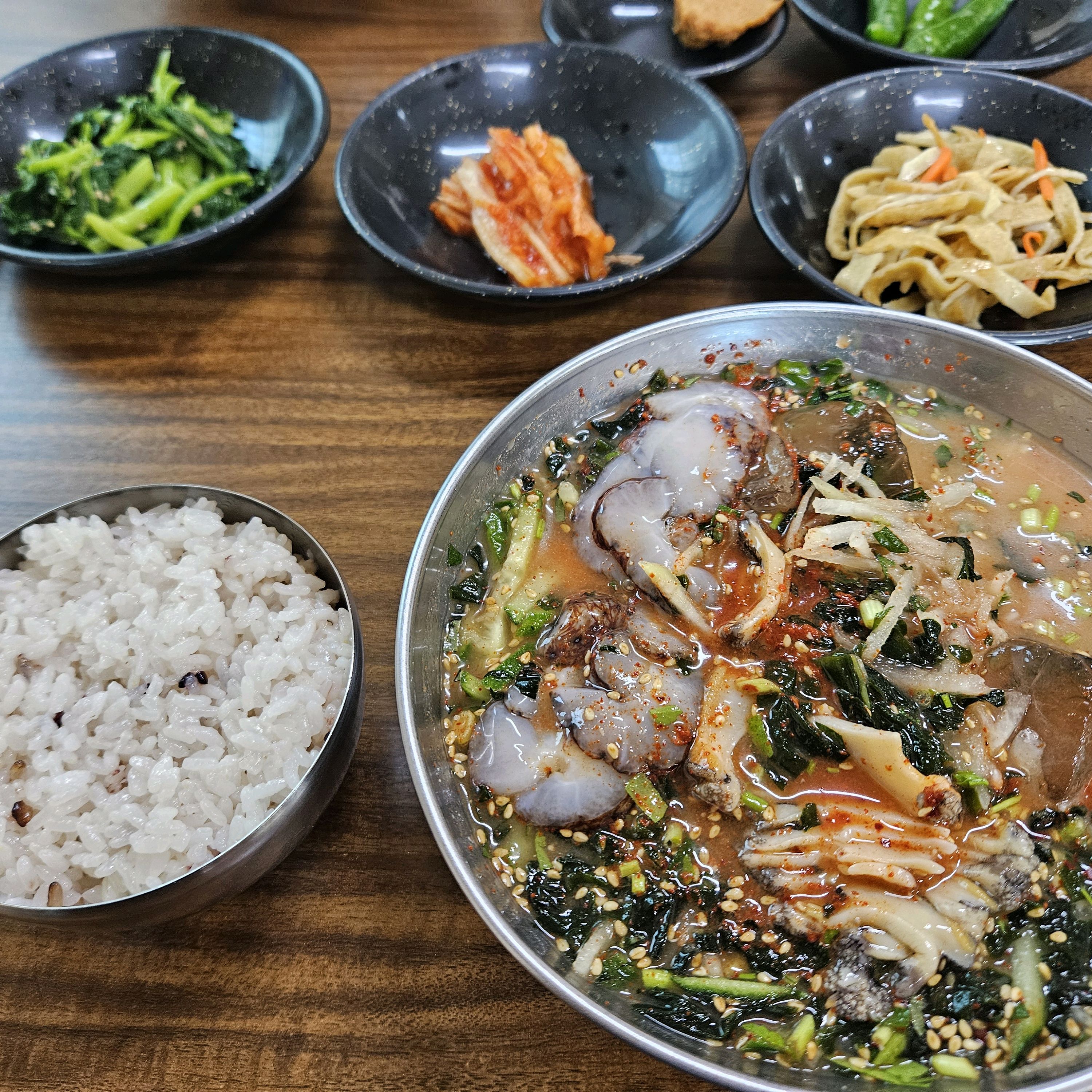 홍해삼+전복 물회입니다. - 제주 맛집 공천포식당