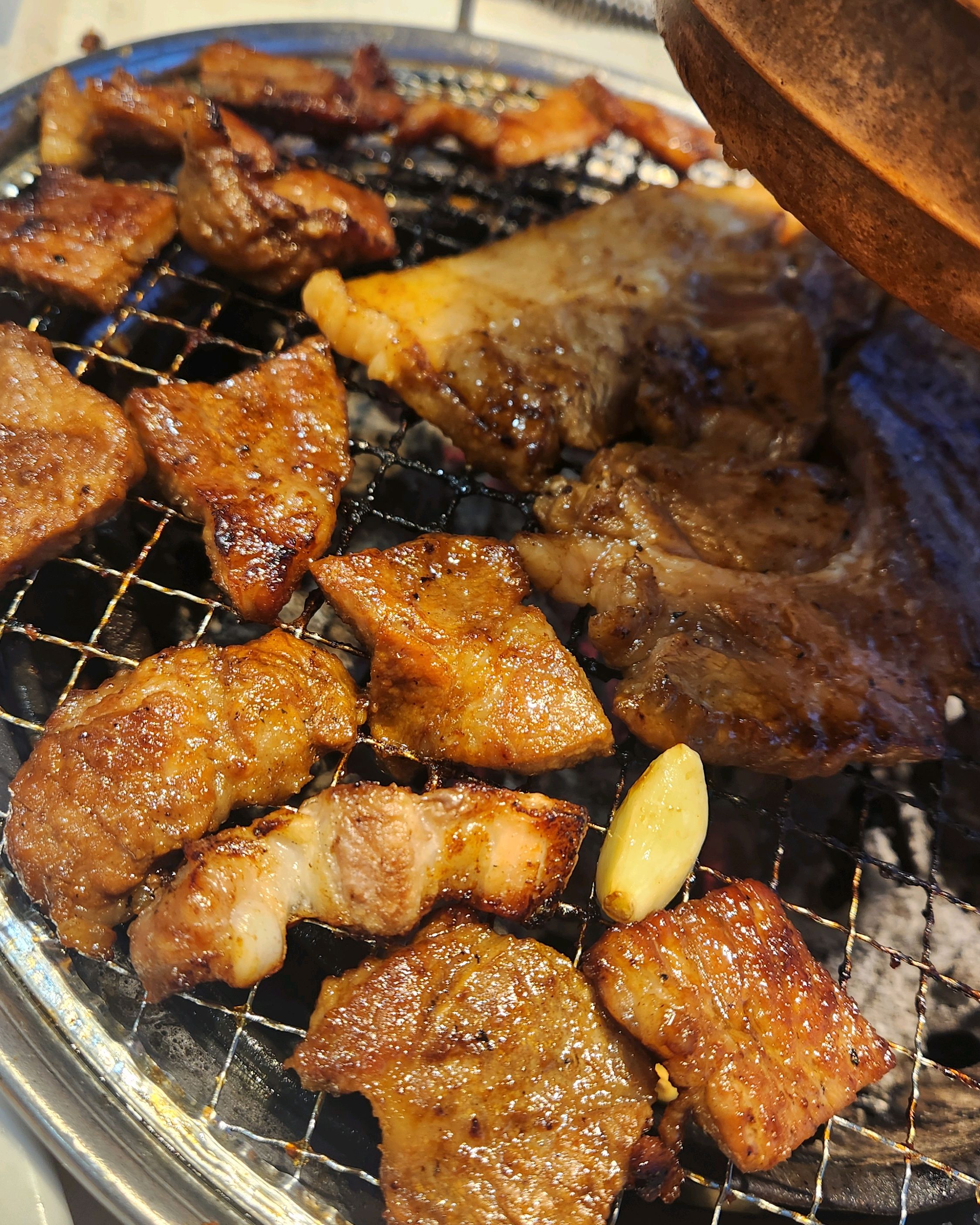올해 첫 방문이네요 이랗게 맛있는 갈비는 두고!25년 신매뉴도 나왔고 사장님도 엄청 친절하