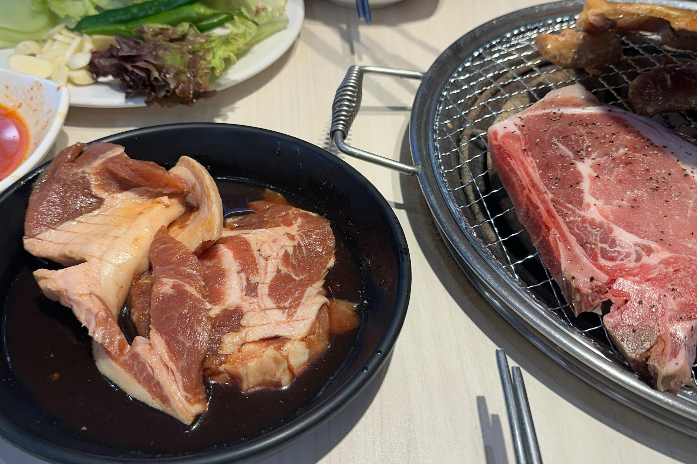 직원이 상냥하고 친절해요. 고기랑 야채도 신선하고 맛있어서 추천해요 - 화곡동 맛집 명륜진사갈비 서울까치산점