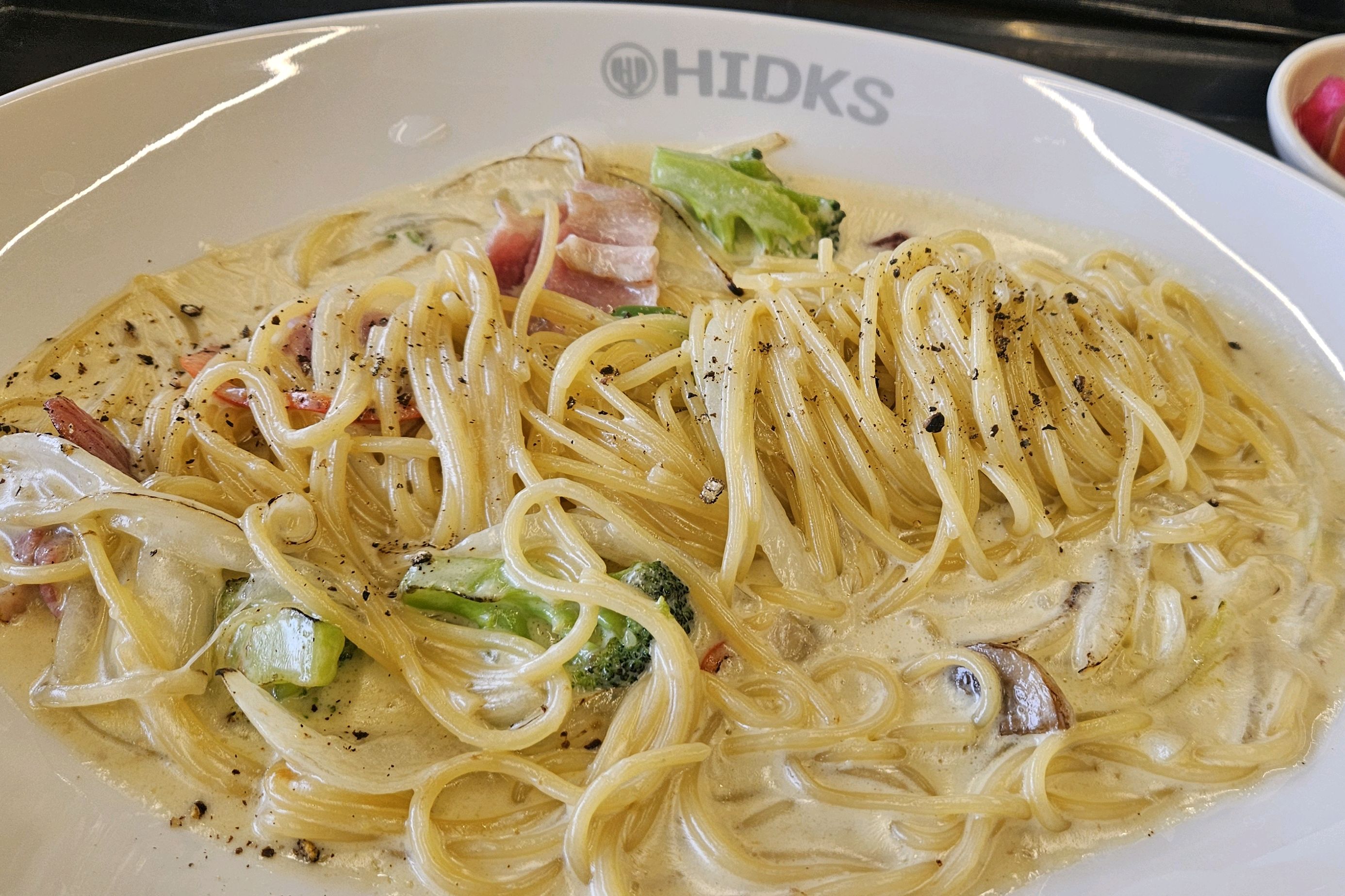 촉촉하니 맛있어요 까르보!!! - 안성 맛집 홍익돈까스 안성점