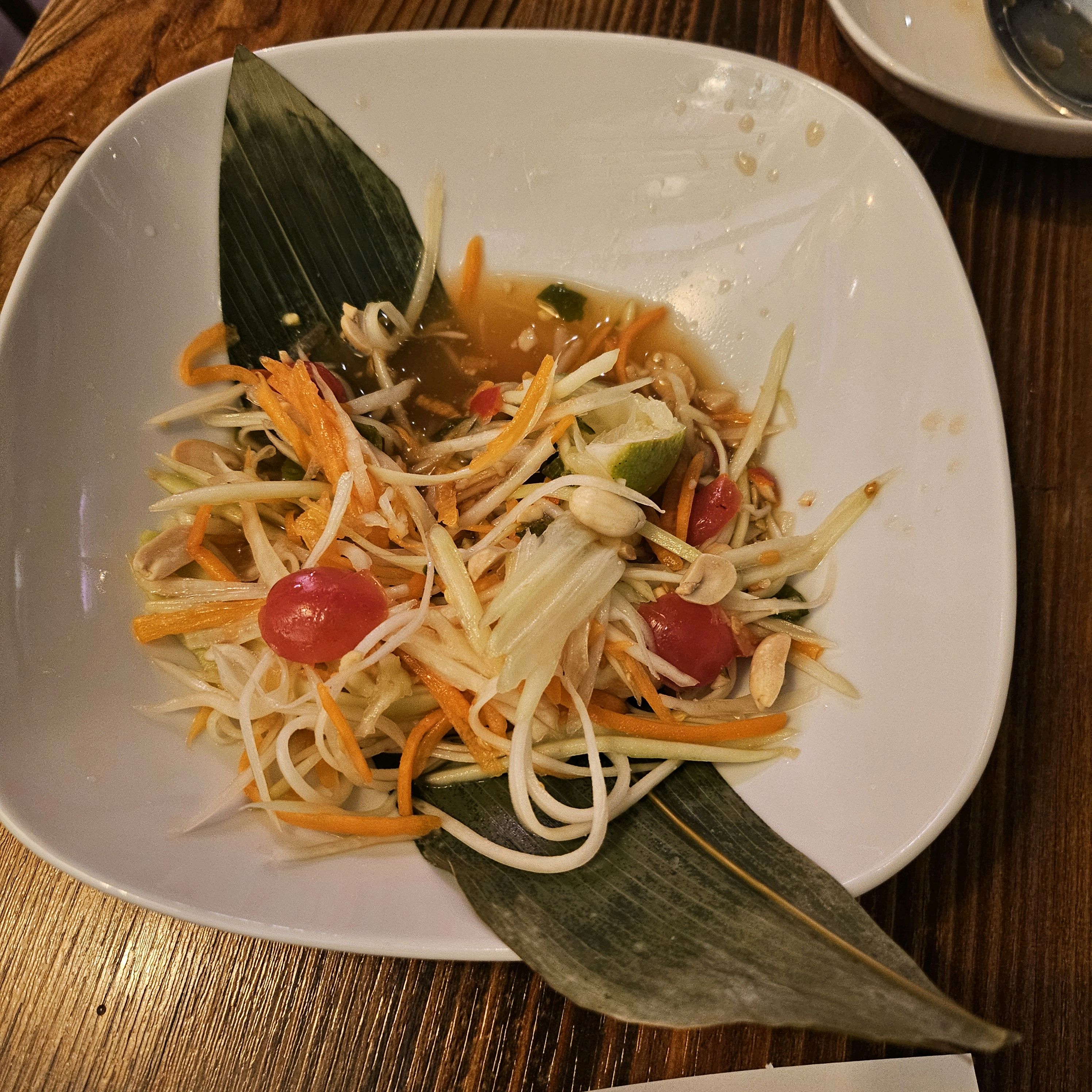 자주 와서 먹어요. 다 맛있는데 여기만큼 쏨땀이 맛있는곳은 찾기어려운것같아요. 텃만쿵도 집