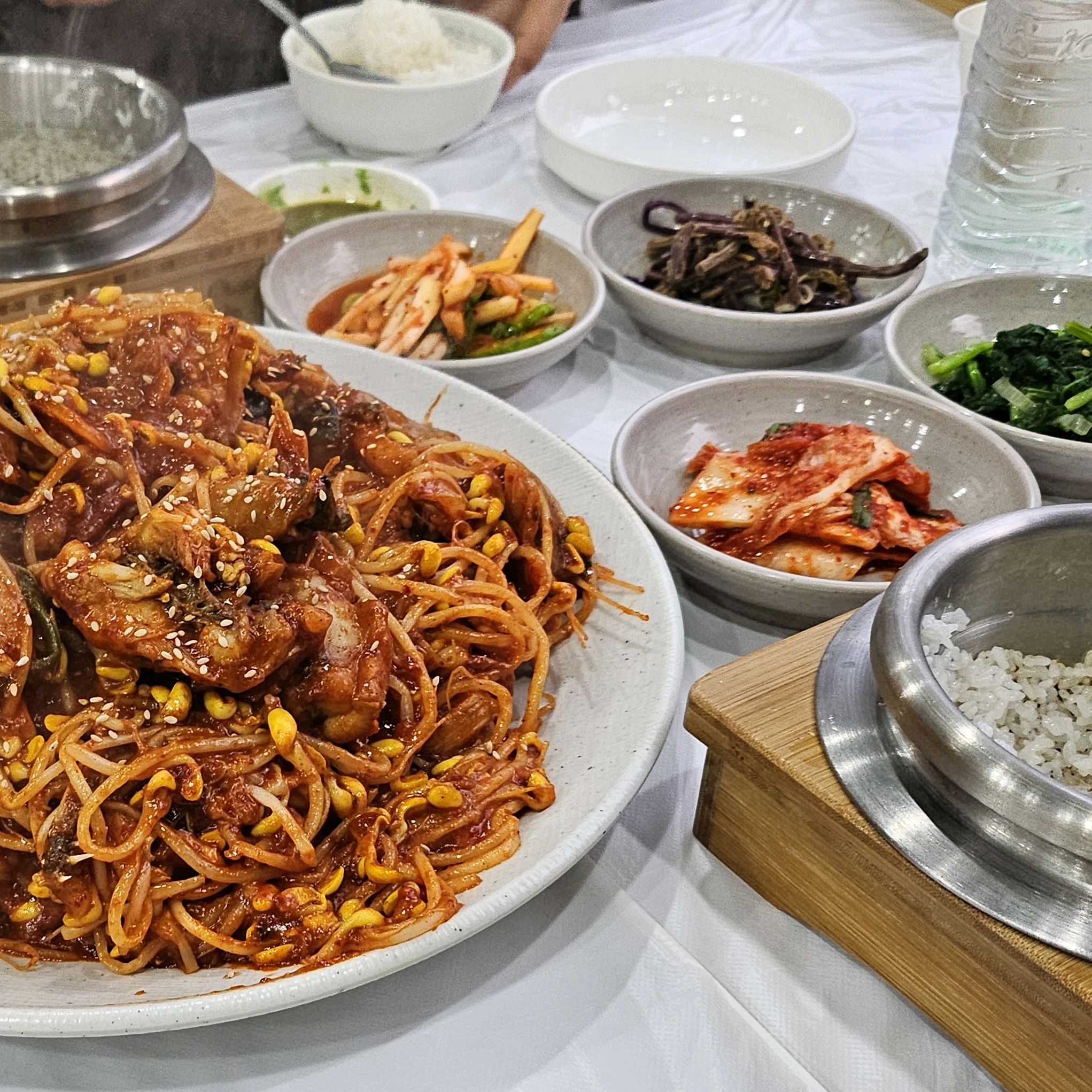 이전하고 처음 가봤는데 매장도 너무 깨끗하고 넓고 더 맛있어진거 같아요. - 아바이마을 맛집 속초항찜