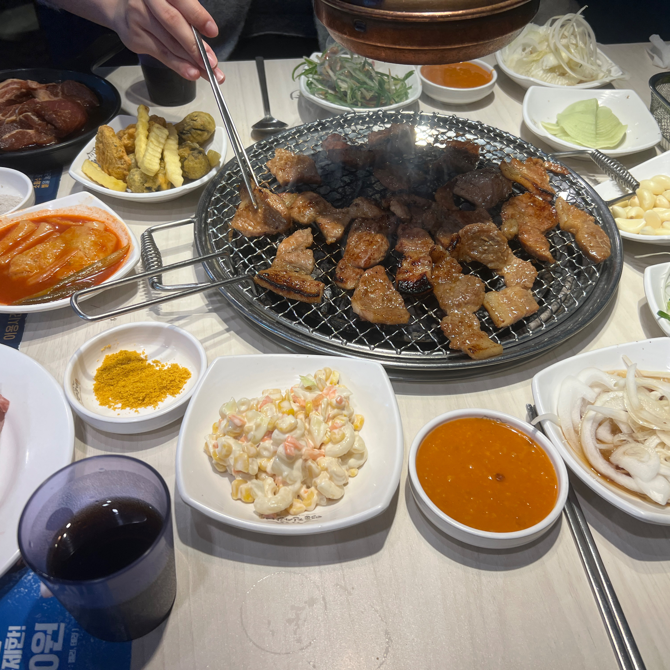 직원분들도 친절하시고 고기질도 너무 좋은편이라 항상 이 매장으로 와요 무한리필이라고 보기힘