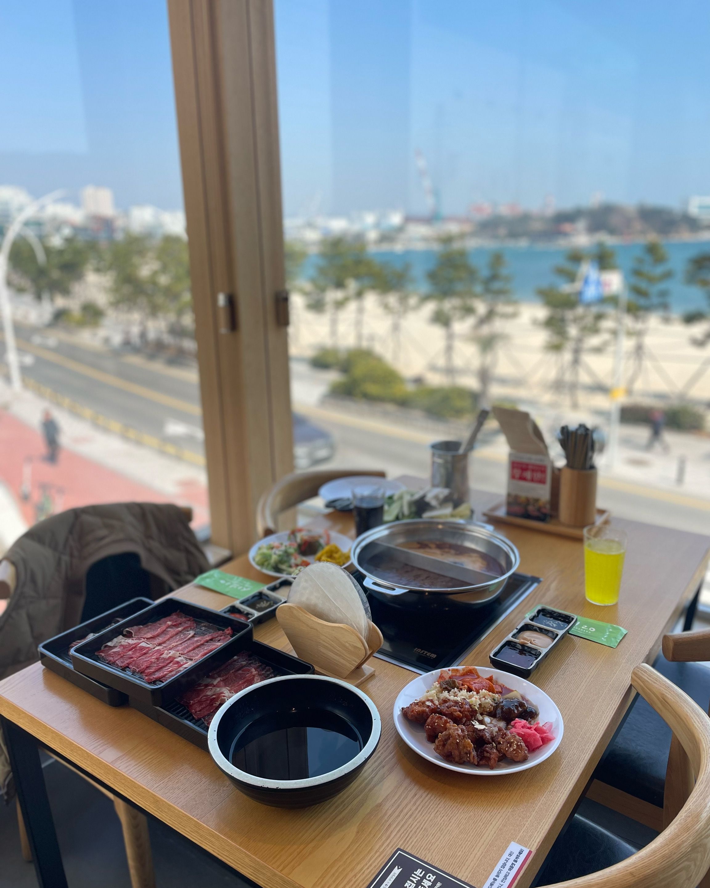 너무 너무 맛있었어요. 오픈런 해서 분위기도 좋은 곳에 자리 잡았어요 또 오고 싶습니다~~