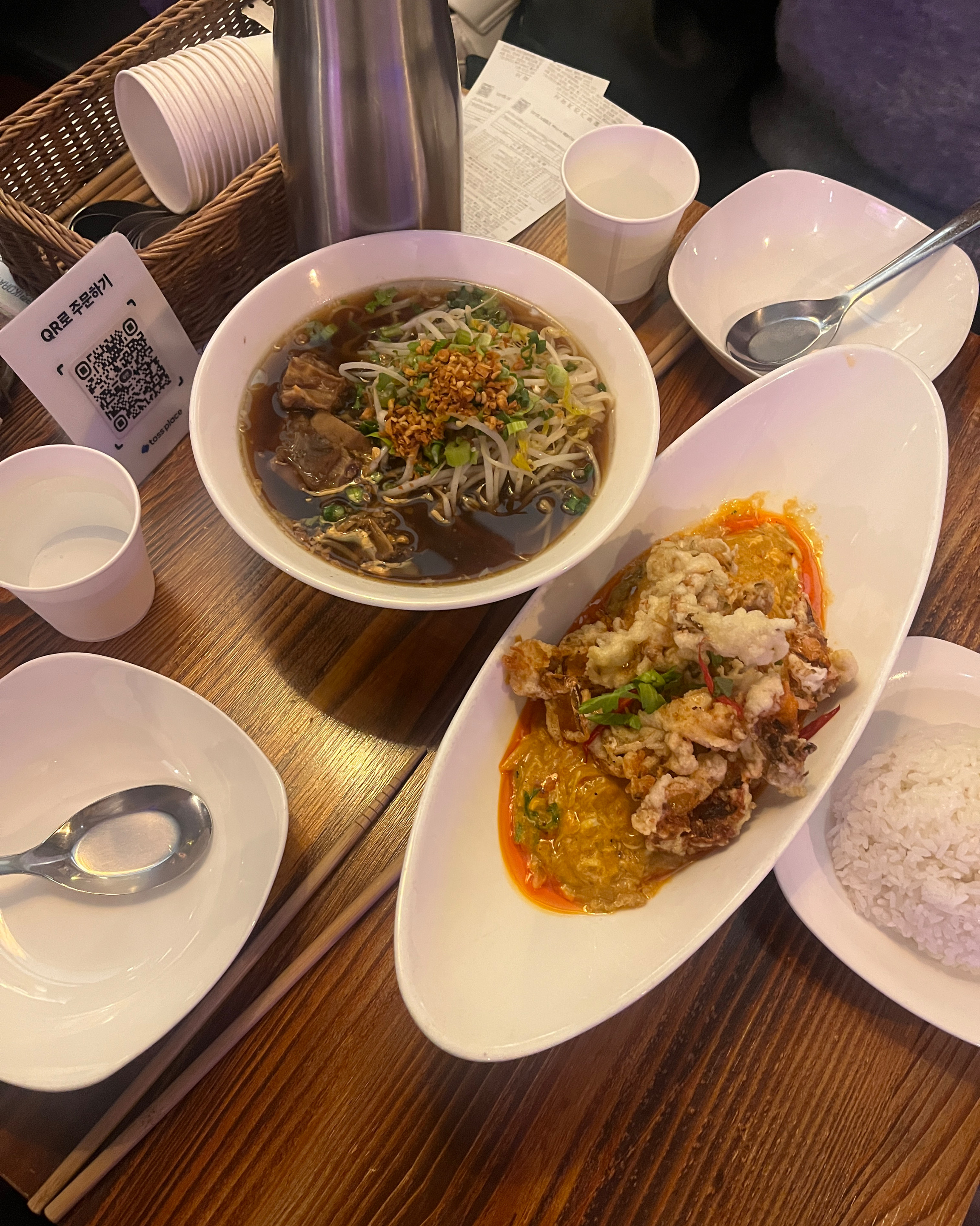 와.. 갈비쌀국수는 국물맛이 감칠맛 장난아니고요.. 뿌팟포커리는 그냥 여기가 태국이에요 ^