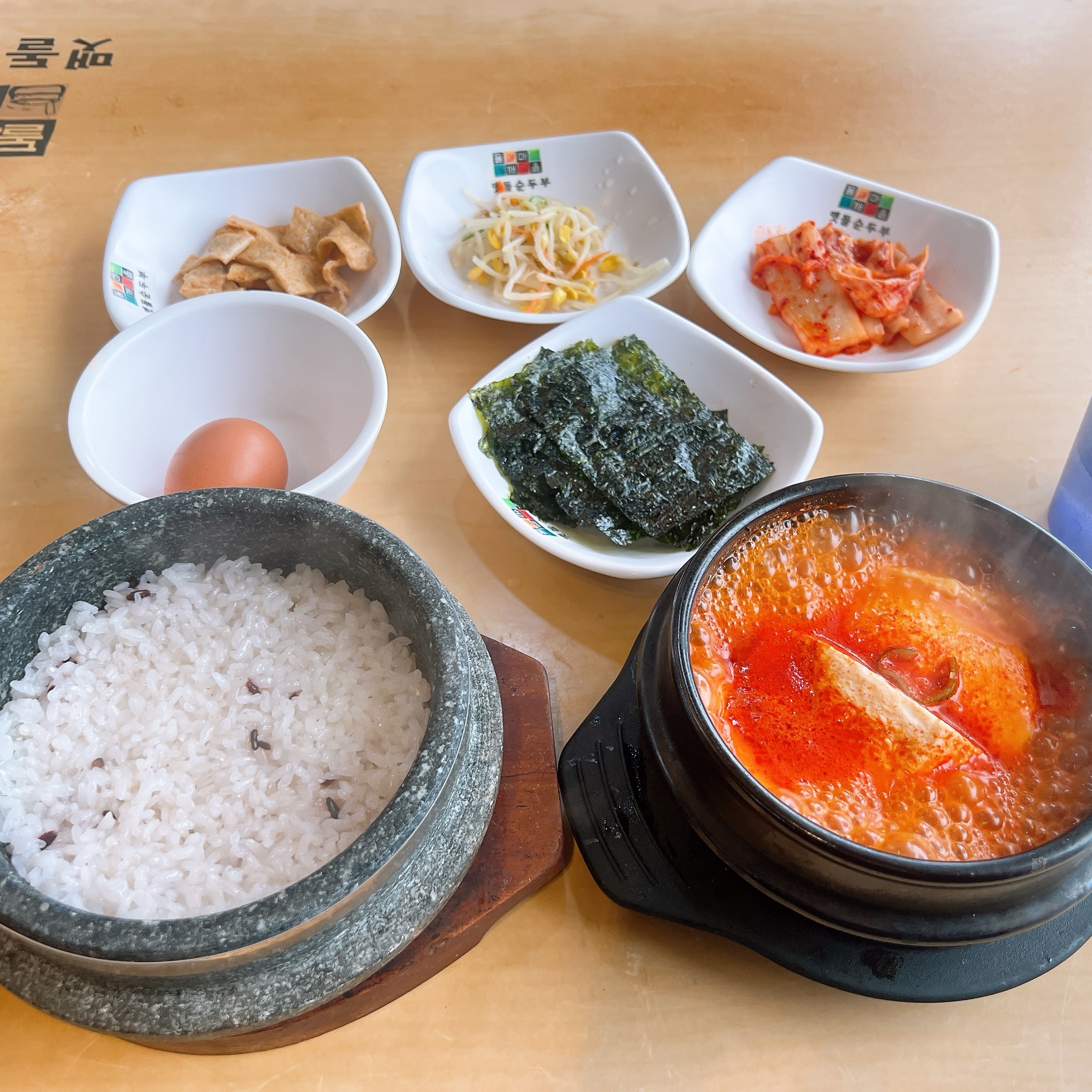 돌솥밥이라 너무 좋아요^^ 쫄면 순두부 처음 먹어봐요 ^^ 다음에 도 자주 가려구요👍👍👍