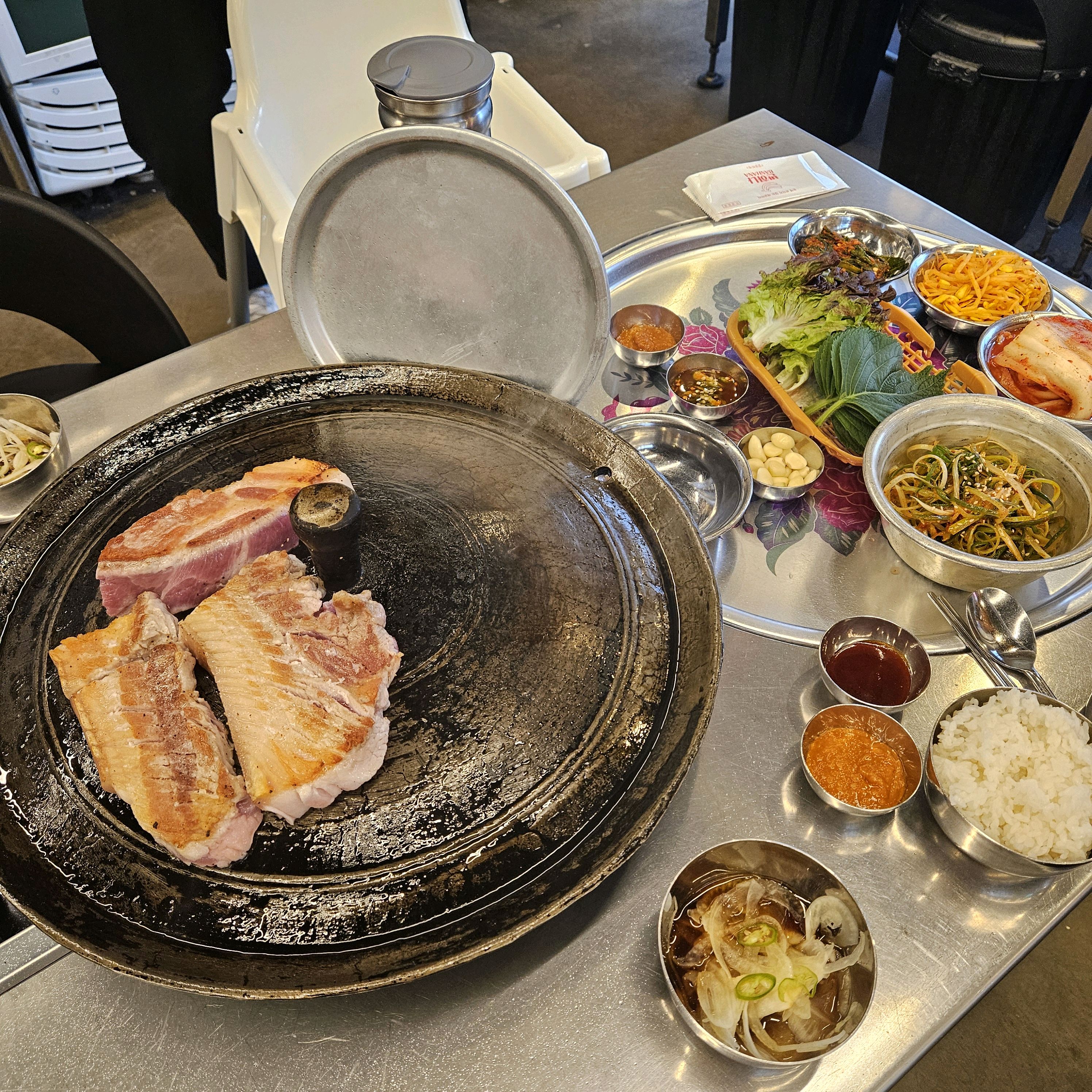 사장님 친절하시고 고기도 구워주셔서 너무좋아요:) 아기 있어서 아기쪽에 가림막해주신거 너무