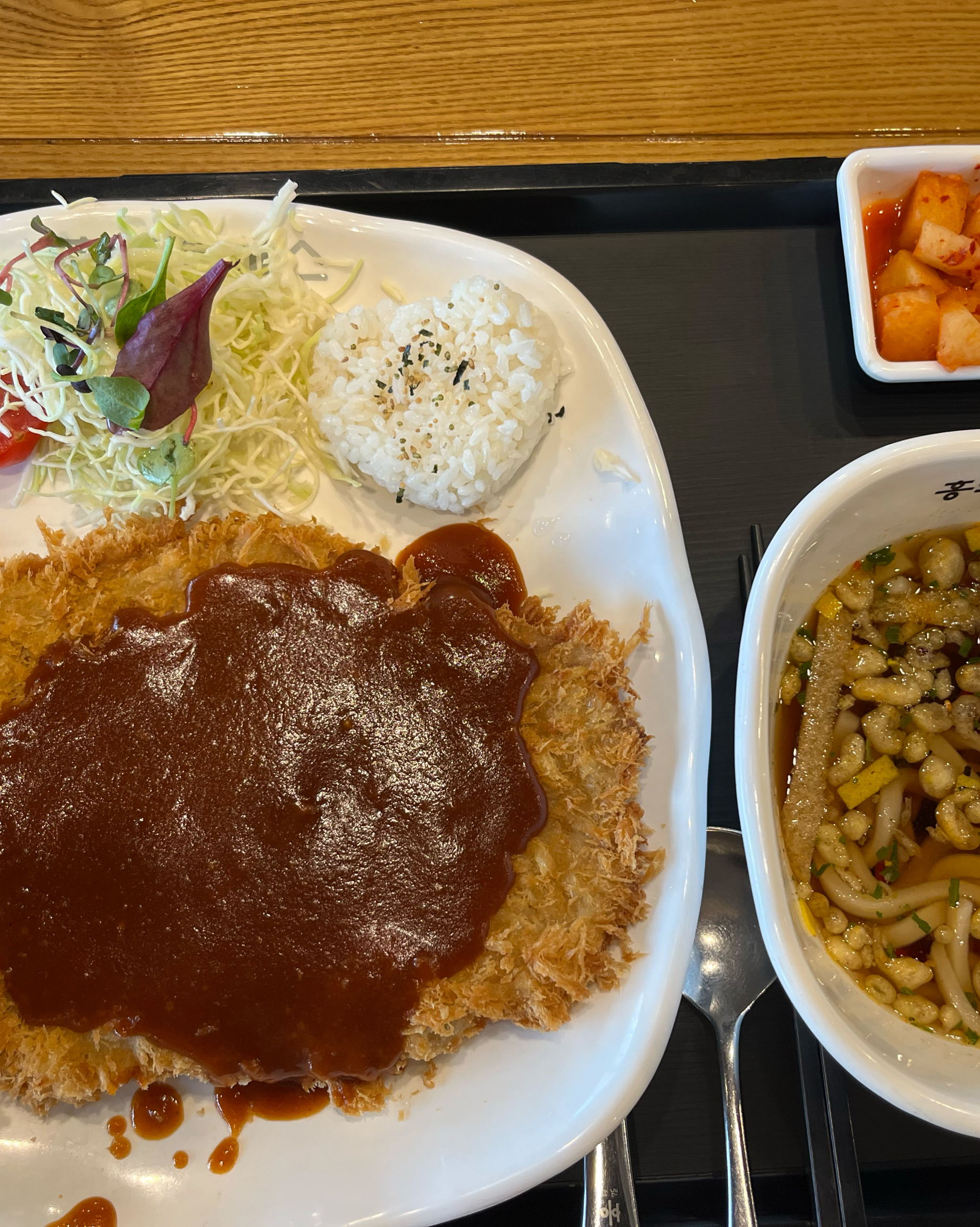 정식도 돈까스가 엄청커요. 옛날돈까스스타일. - 의정부 신곡동 맛집 홍익돈까스 의정부신곡점