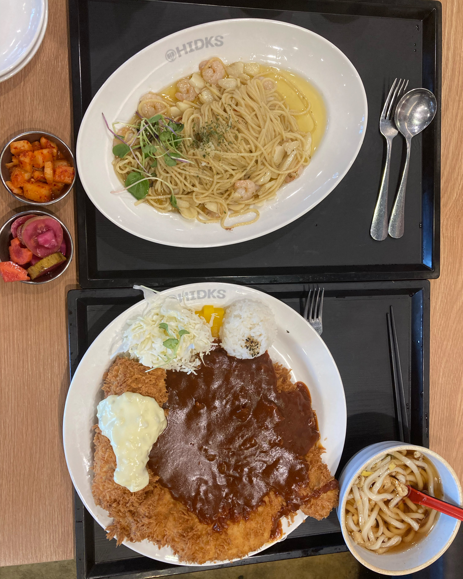 정식돈가스 진짜 맛있어요! 돈가스가 부드럽고 양도 많아서 너무 만족스럽네요 알리오 올리오도