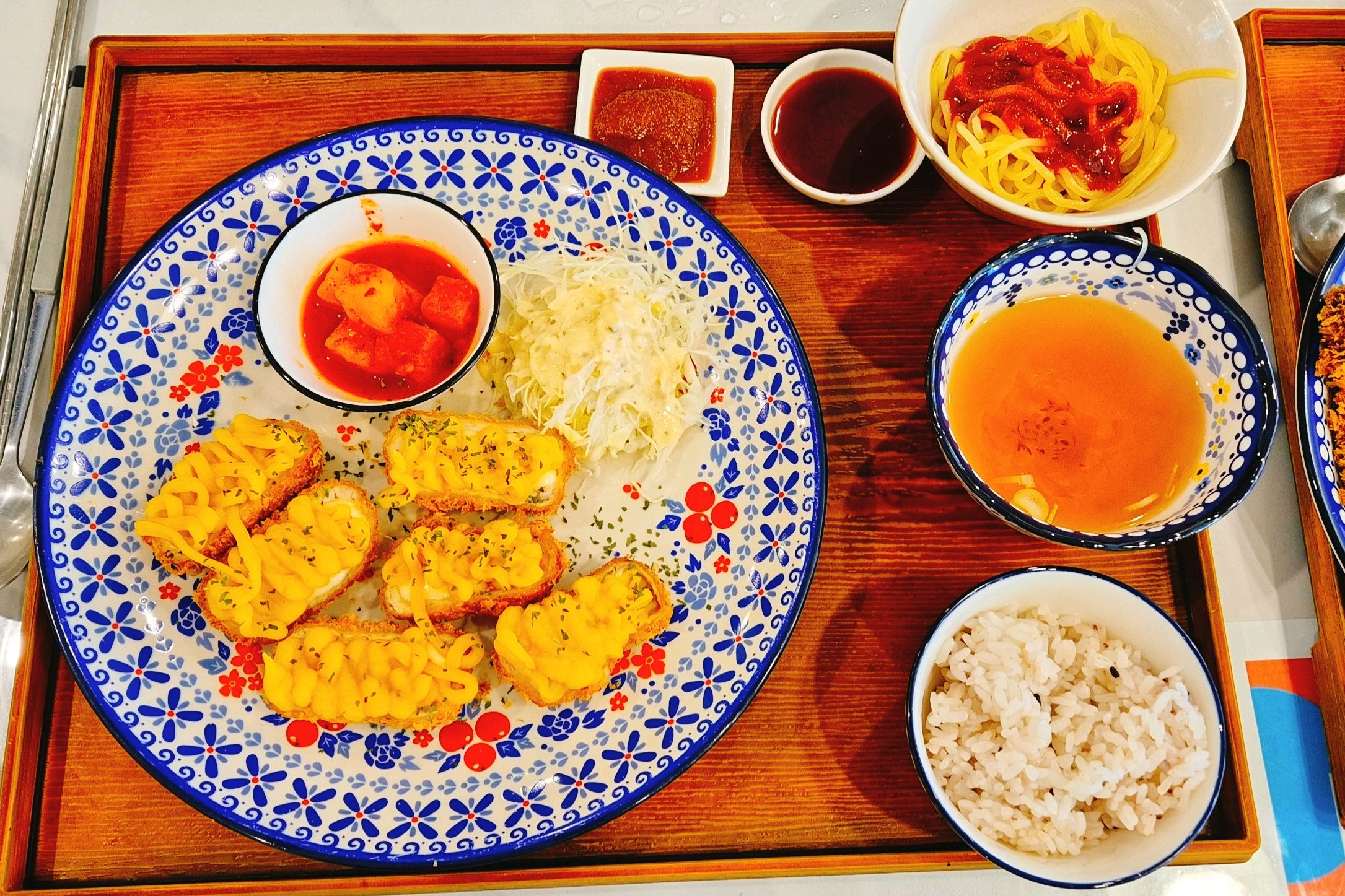아기랑같이 왔는데 매장도 넓어서 유모차도 충분히들어올수있었고 돈까스도 맛있었습니다! - 권선동 맛집 뱅뱅돈까스 수원시청직영점