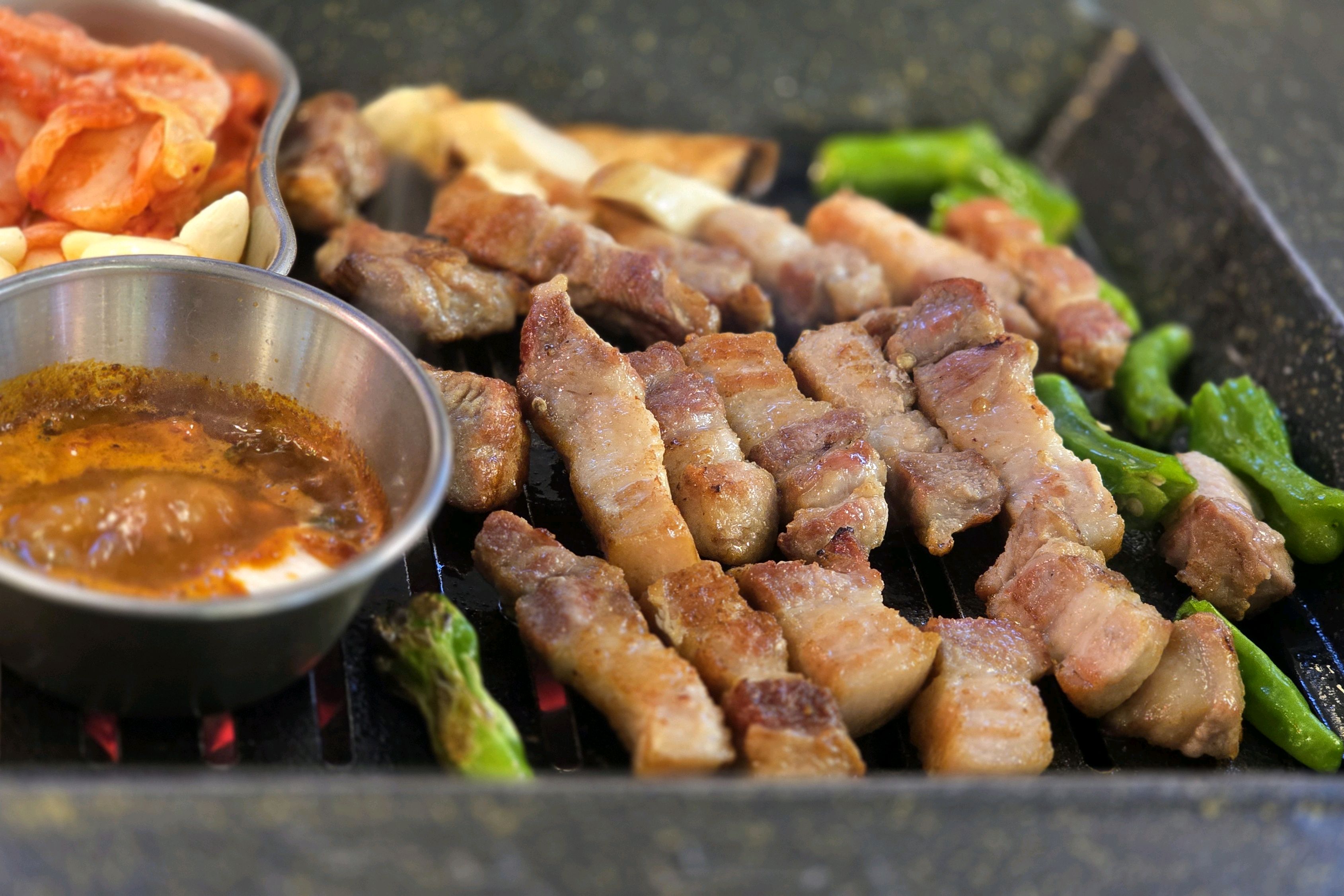 오랜만에 기흥구청 근처 삼겹살집을 찾다가 오픈한 지 얼마 안되어보이는 목돈72에서 먹었습니