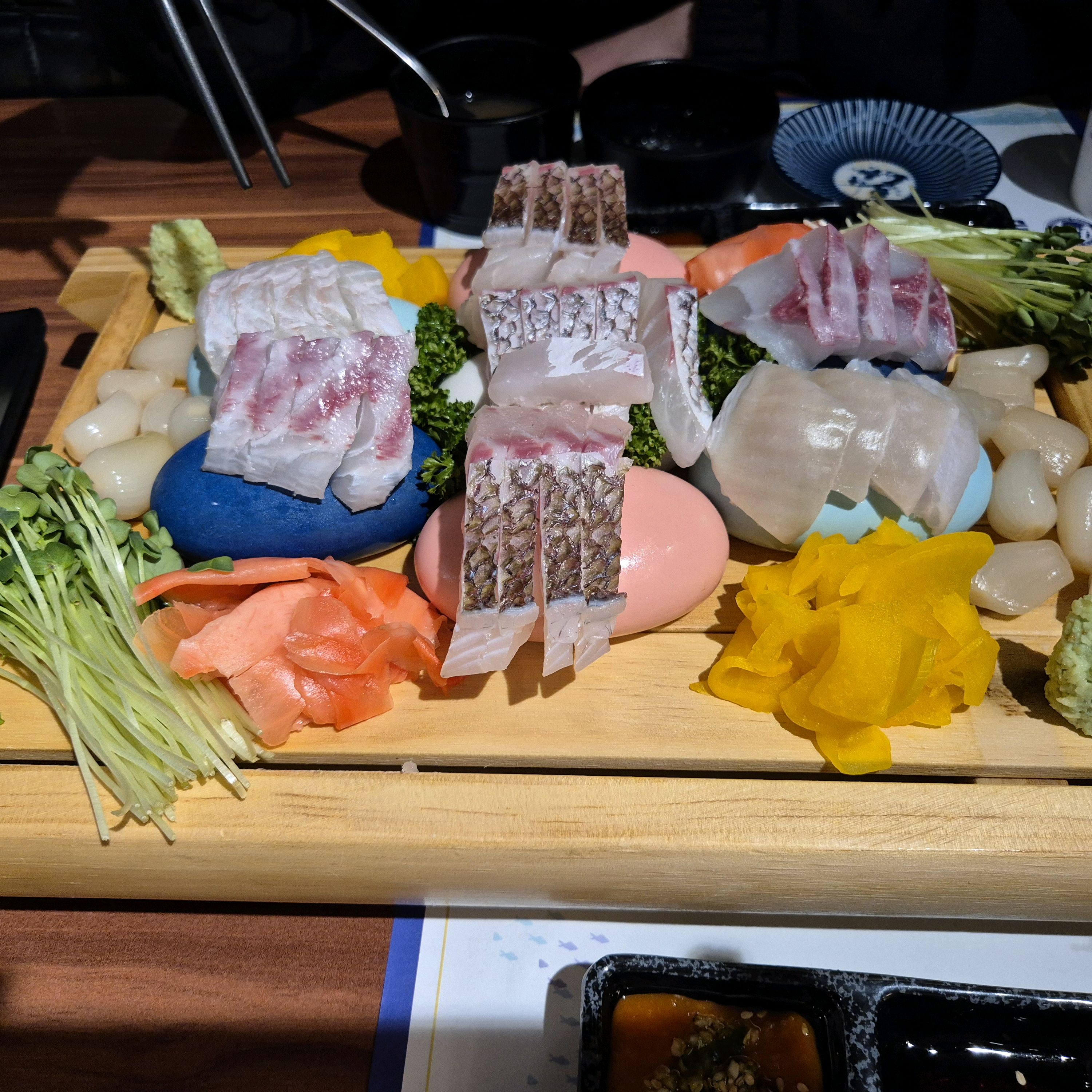 회도 신선한데 무한리필까지 되고 다른 사이드들도 너무 맛있어요 - 종합운동장역 맛집 물고기자리 잠실점