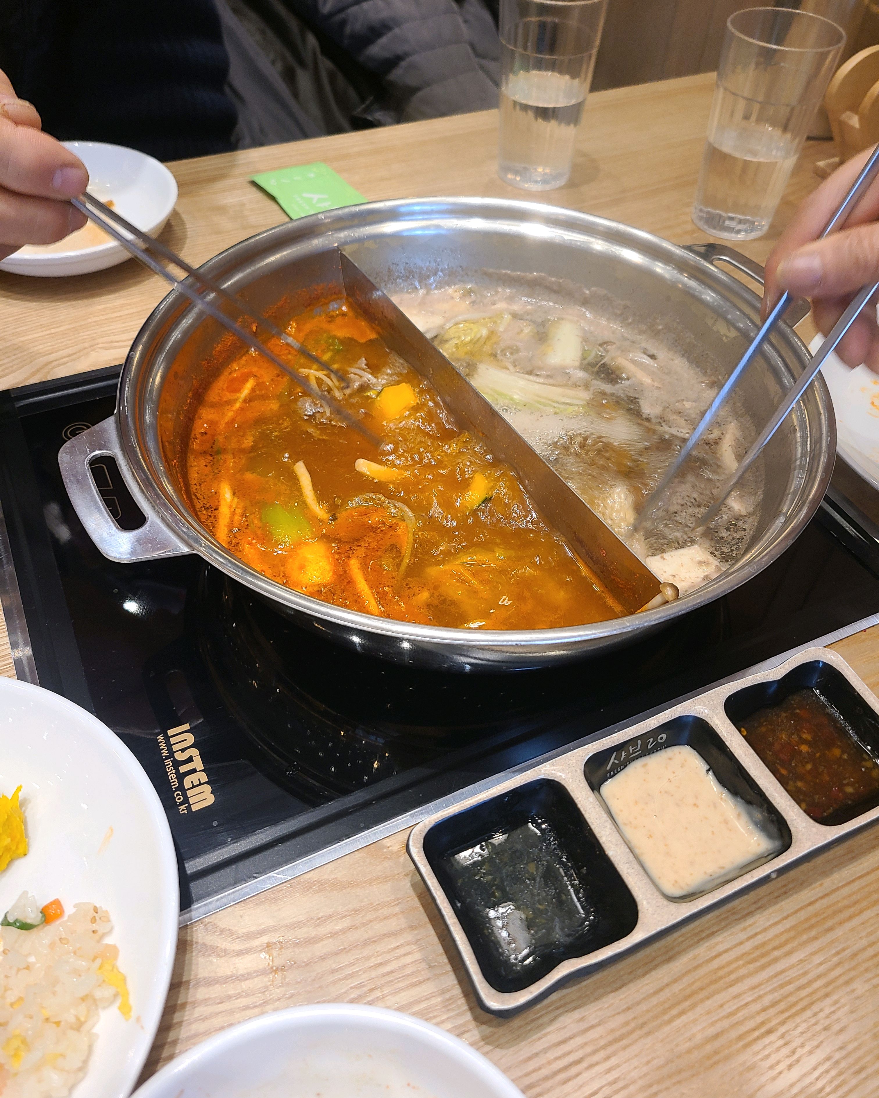오픈시간에 맞춰 부모님과 동행. 벌써 사람들 와있음 ㅋ - 다산동 맛집 샤브20 경기다산점