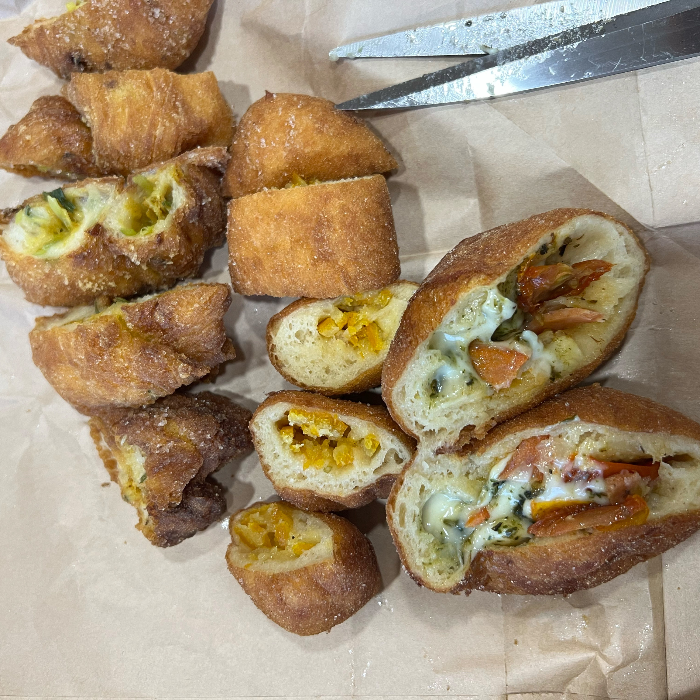 꽈배기가 넘나 맛있어서 여행 일정 중 매일 갔어요 - 제주 맛집 백한철꽈배기&식빵